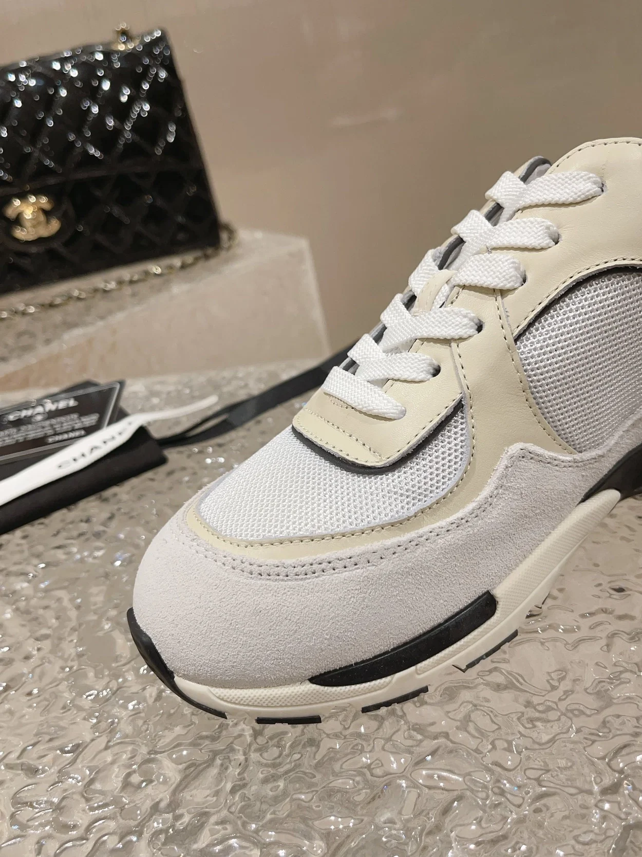 샤넬 메쉬 스웨이드 실버&라이트 그레이