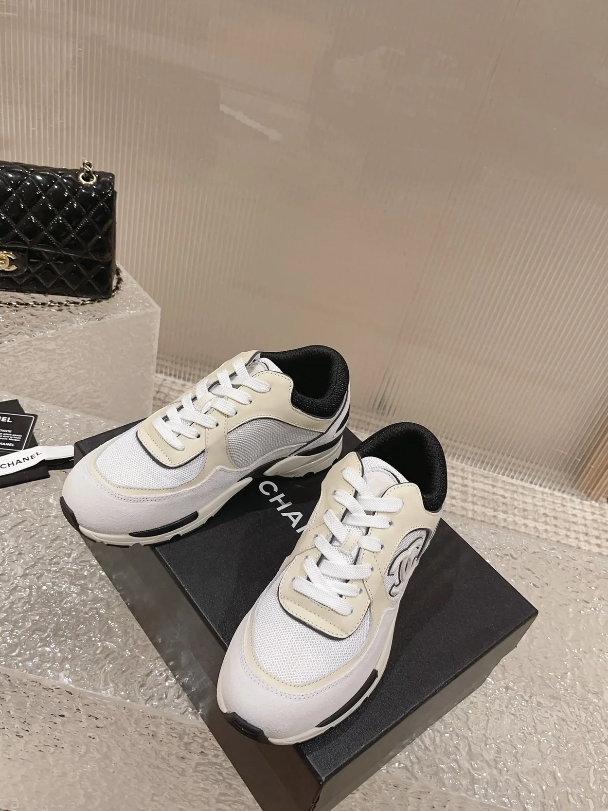 샤넬 메쉬 스웨이드 실버&라이트 그레이