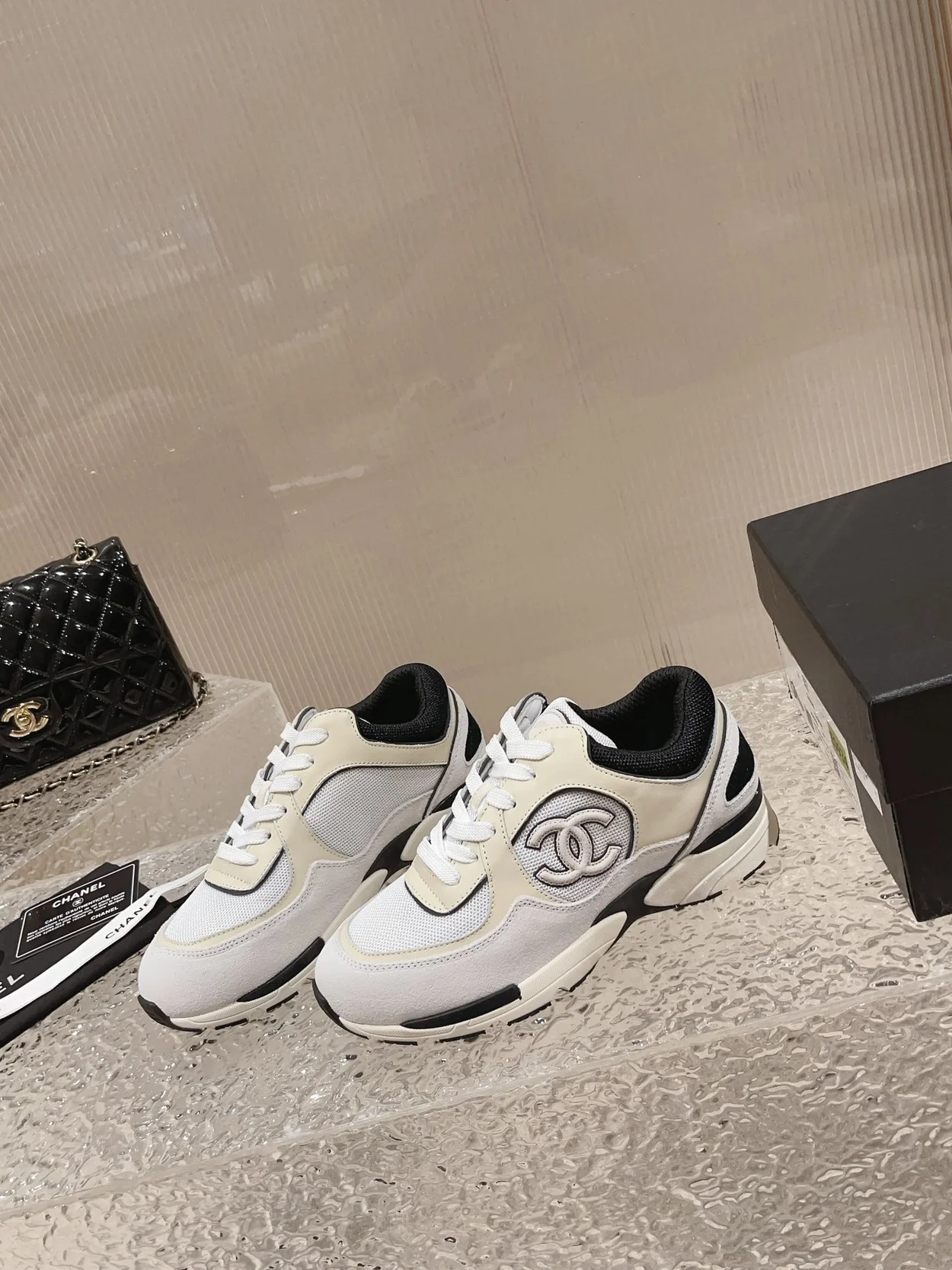 샤넬 메쉬 스웨이드 실버&라이트 그레이