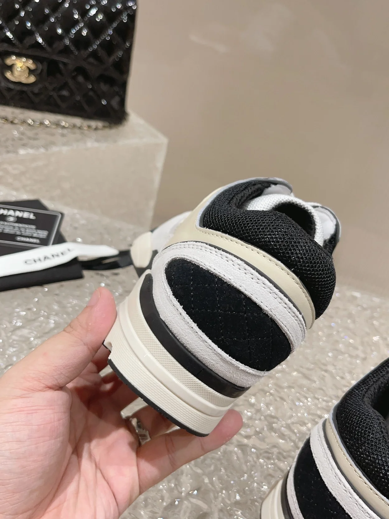 샤넬 메쉬 스웨이드 실버&라이트 그레이