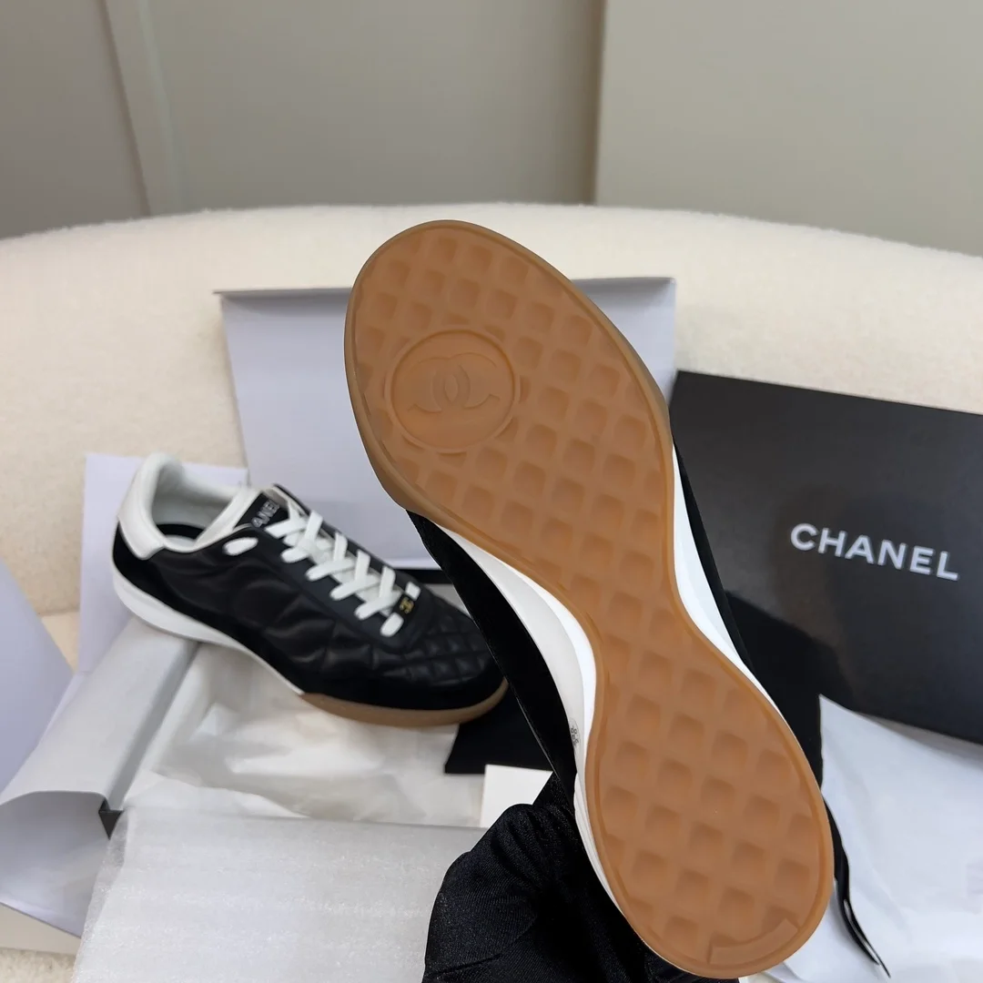 샤넬 스웨이드 카프스킨 퀄팅 스니커즈