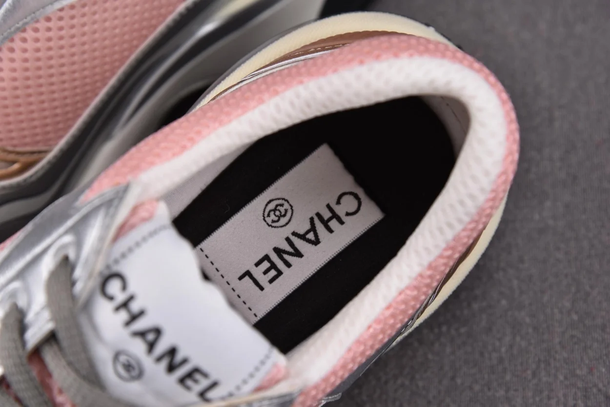 샤넬 스니커즈 패브릭 라미네이티드 & 핑크 실버