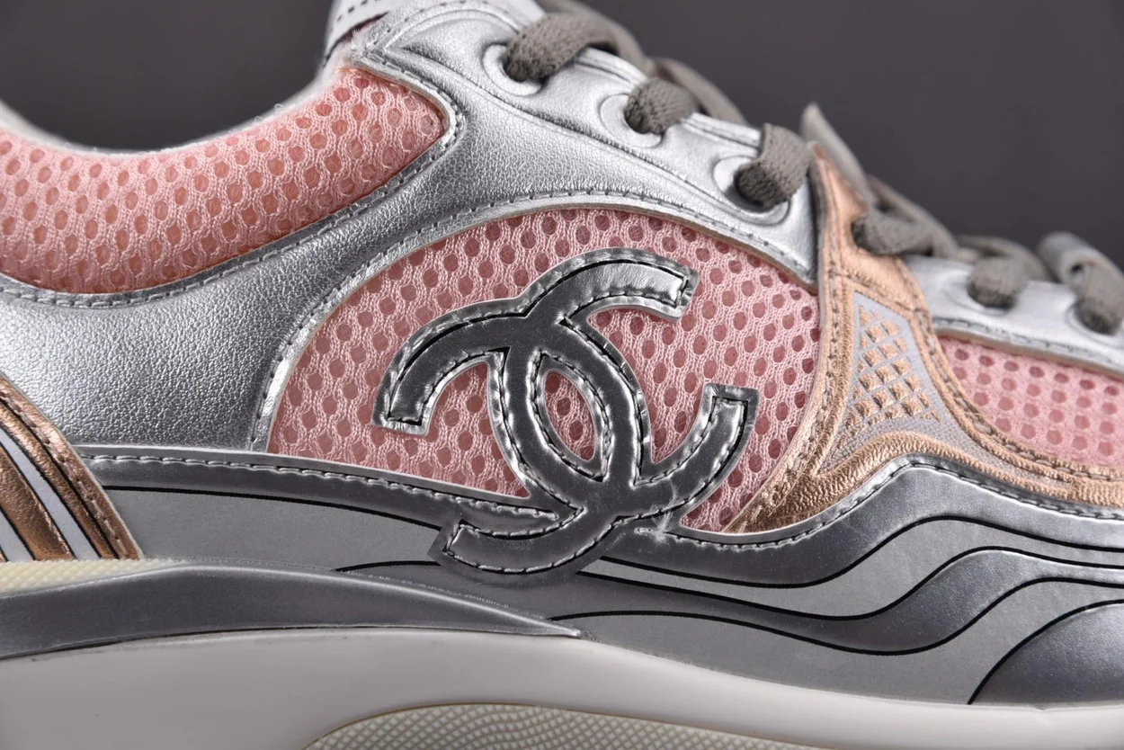 샤넬 스니커즈 패브릭 라미네이티드 & 핑크 실버