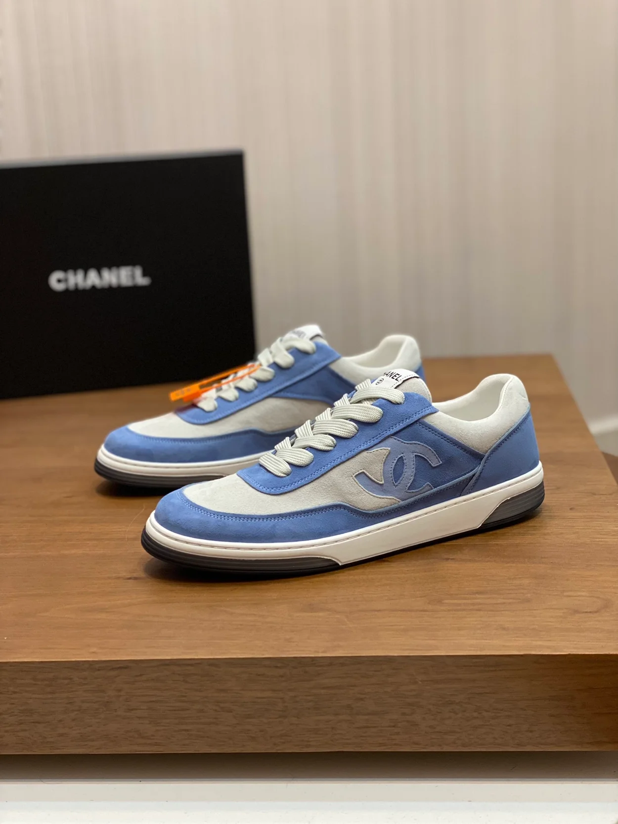 샤넬 CC 로고 블루 스웨이드 스니커즈