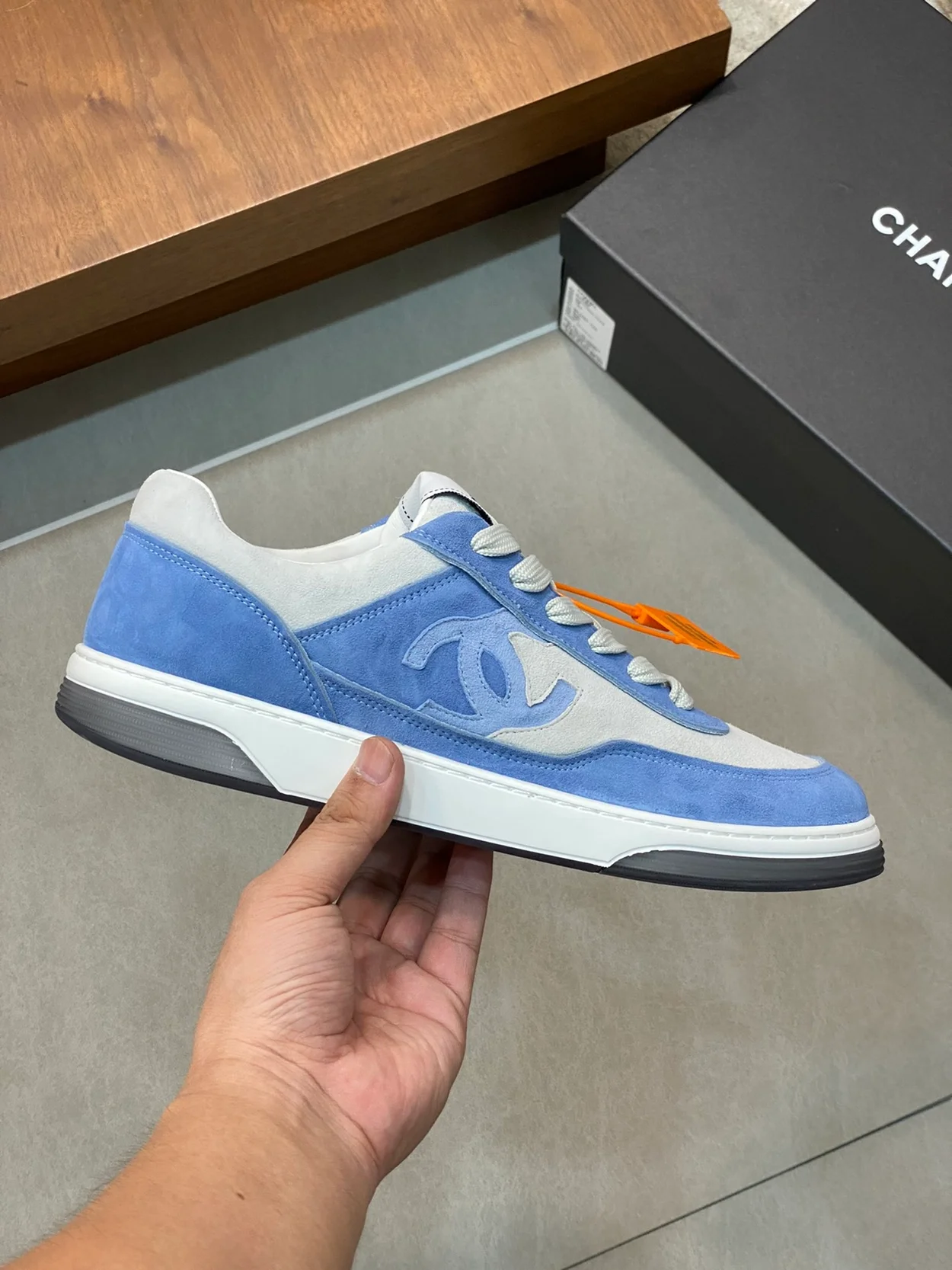 샤넬 CC 로고 블루 스웨이드 스니커즈