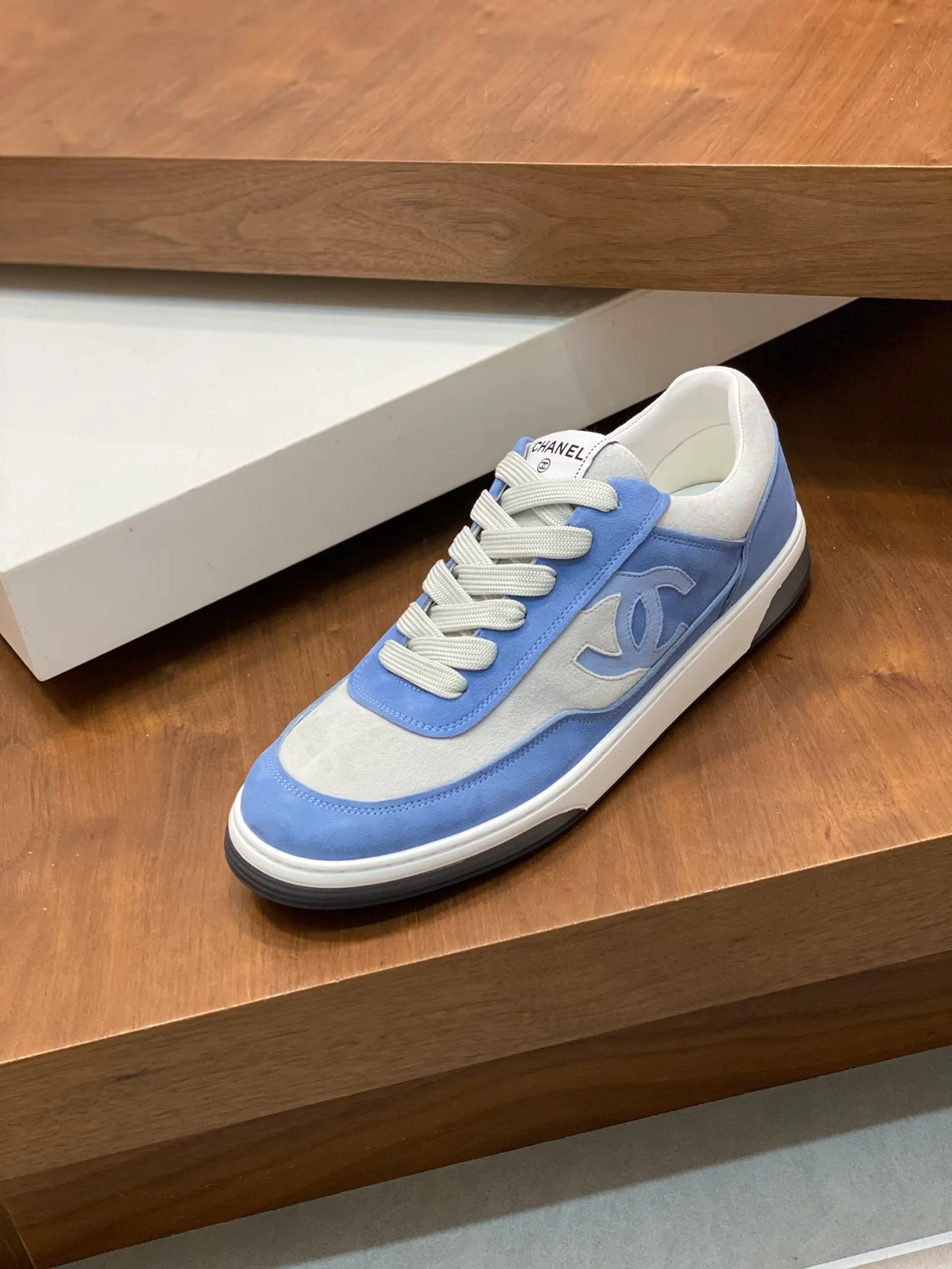 샤넬 CC 로고 블루 스웨이드 스니커즈