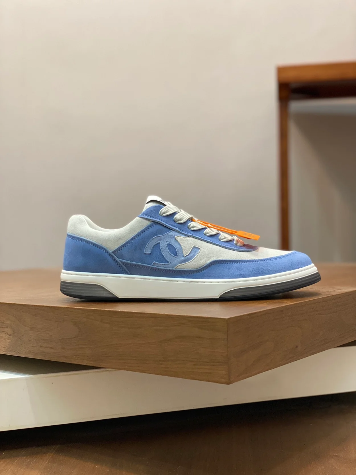 샤넬 CC 로고 블루 스웨이드 스니커즈