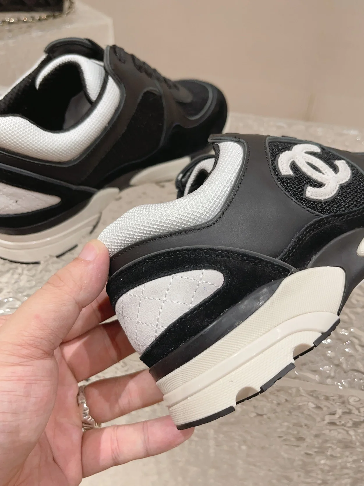 샤넬 스니커즈 스웨이드 네이비 블랙