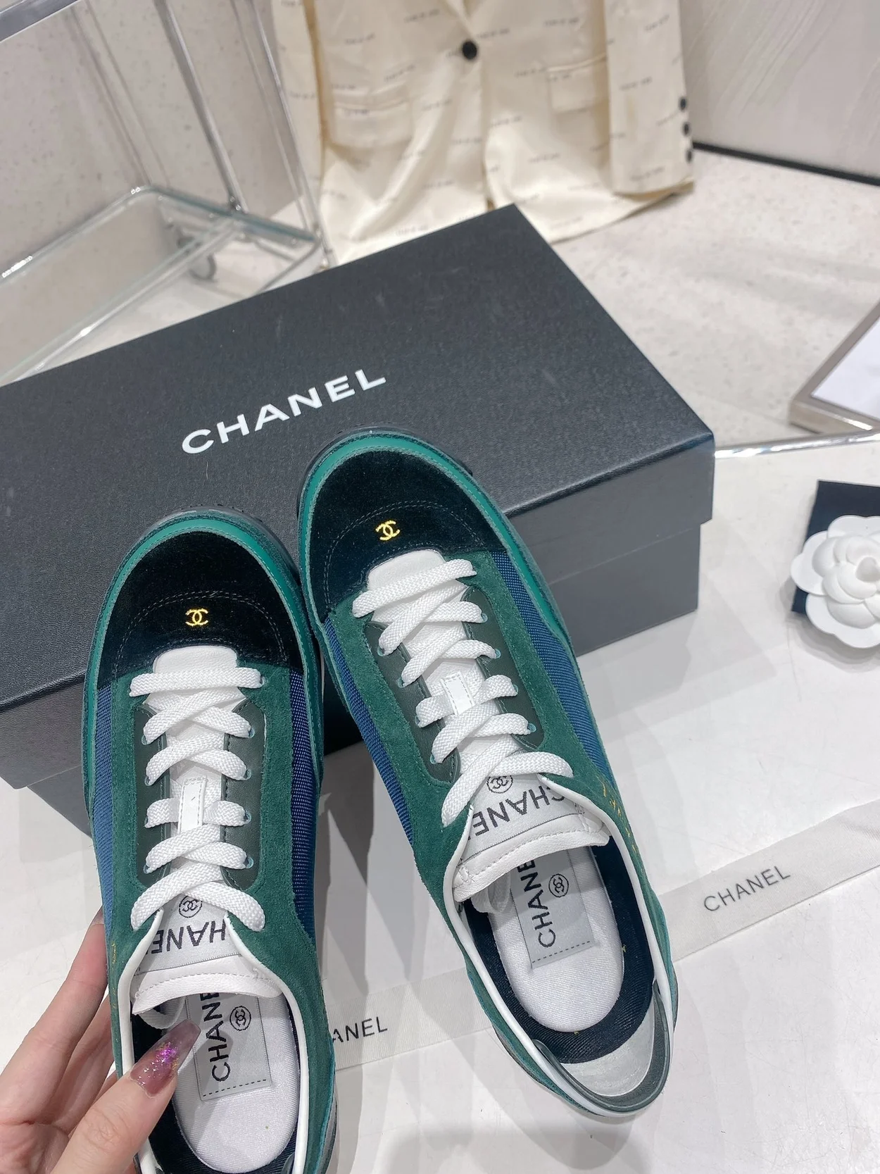 샤넬 크루즈 스니커즈 루버