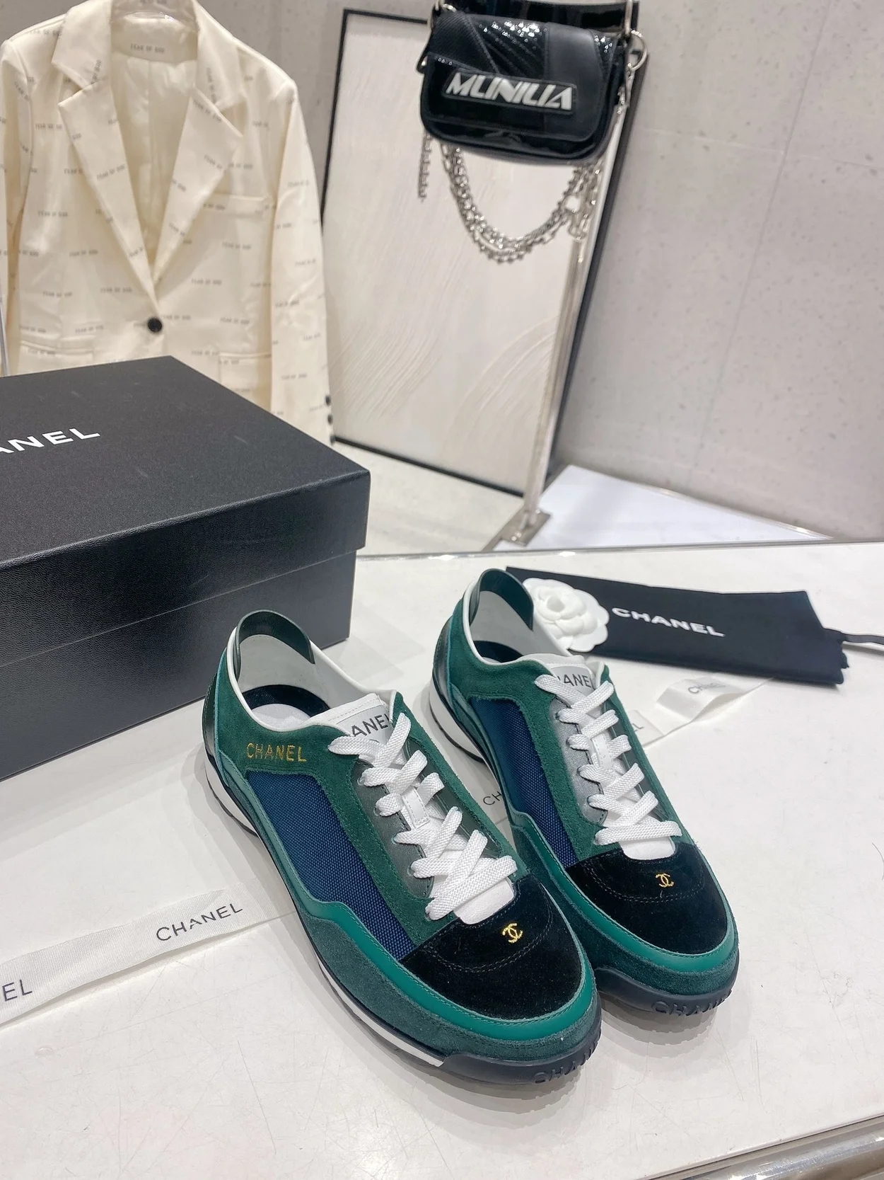 샤넬 크루즈 스니커즈 루버