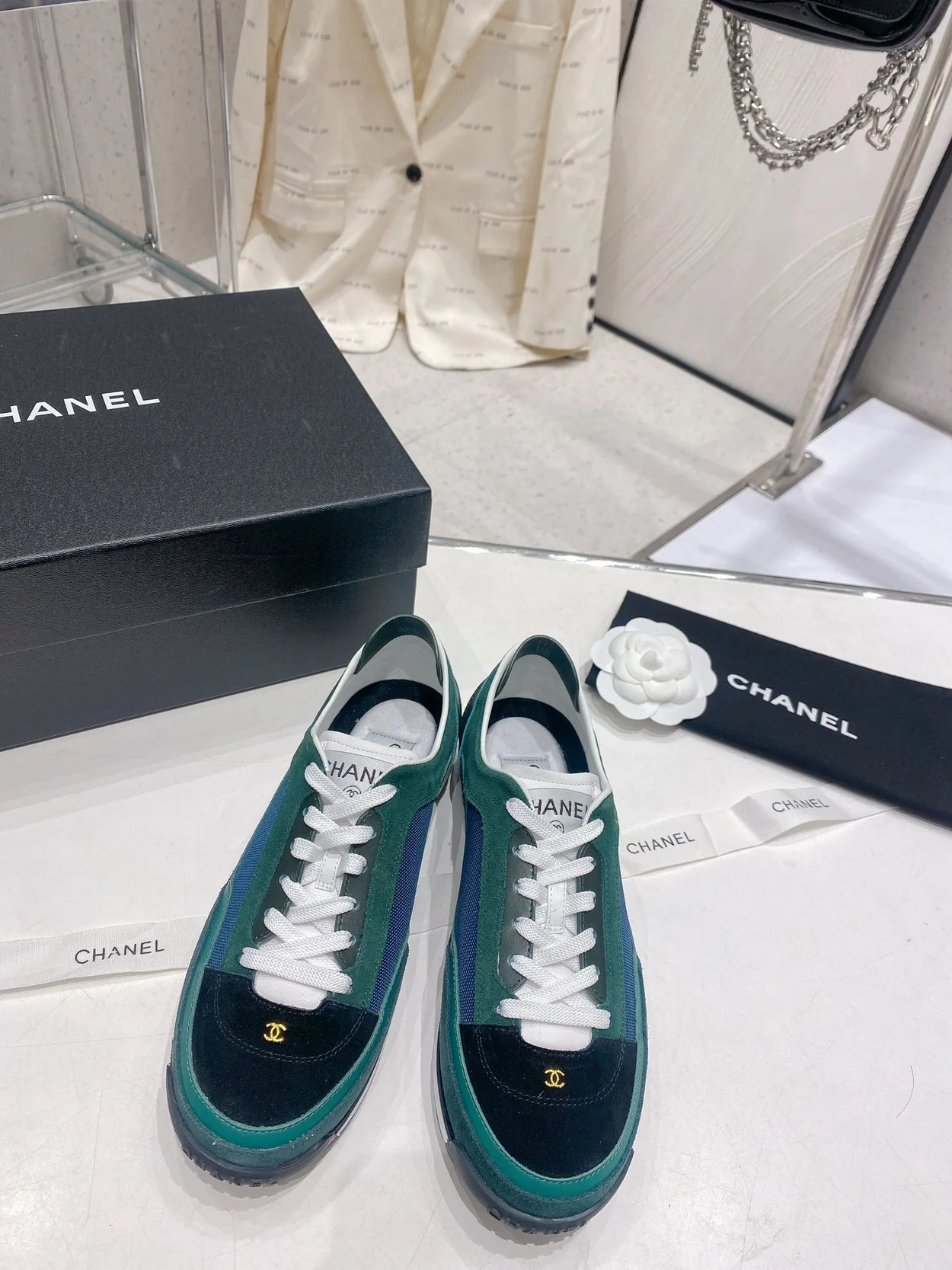 샤넬 크루즈 스니커즈 루버