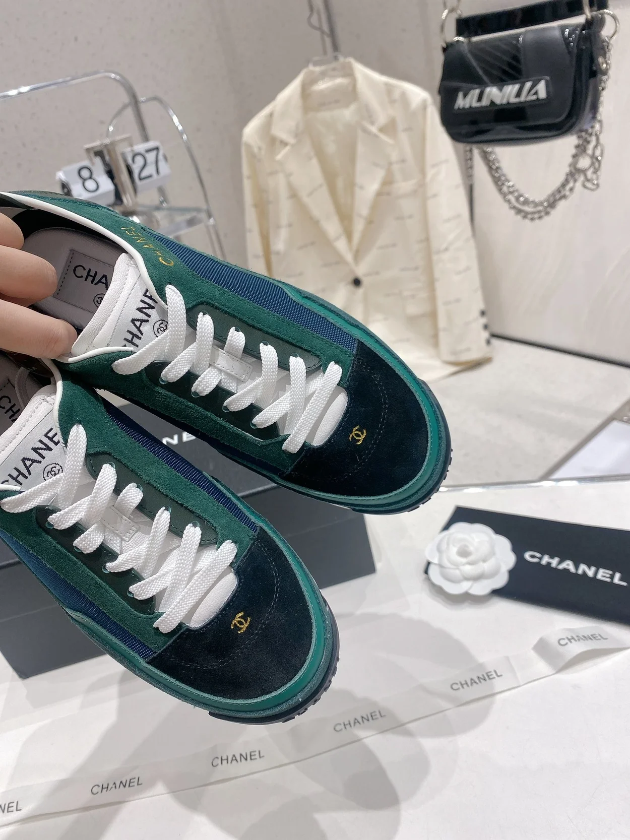 샤넬 크루즈 스니커즈 루버