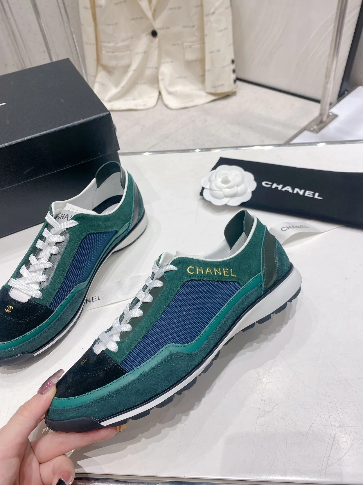 샤넬 크루즈 스니커즈 루버