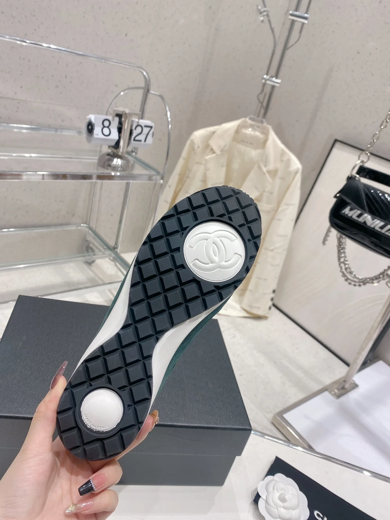 샤넬 크루즈 스니커즈 루버