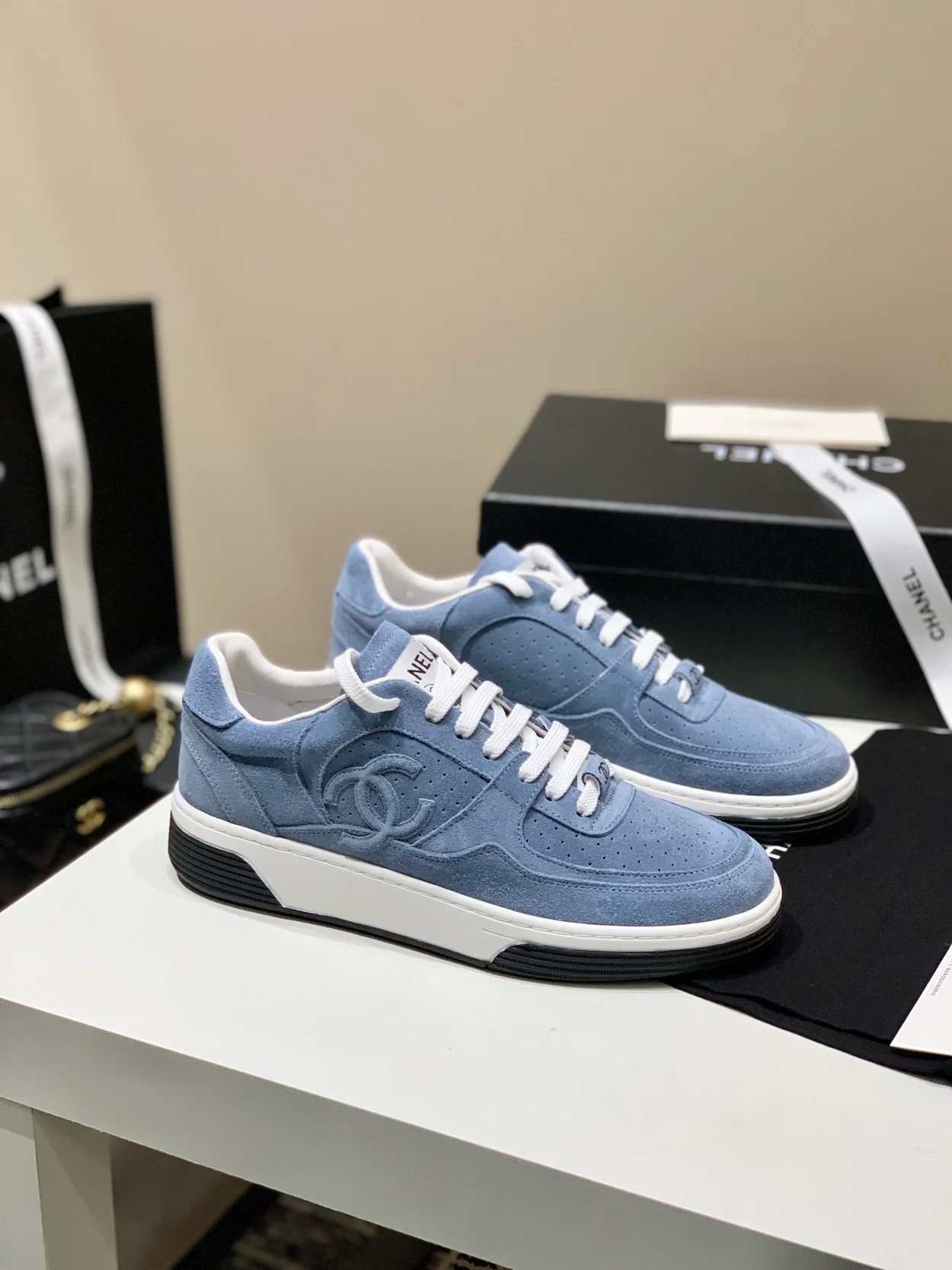 샤넬 cc로고 포스 스니커즈 블루