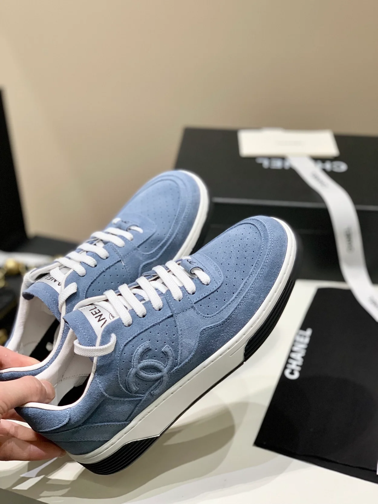 샤넬 cc로고 포스 스니커즈 블루