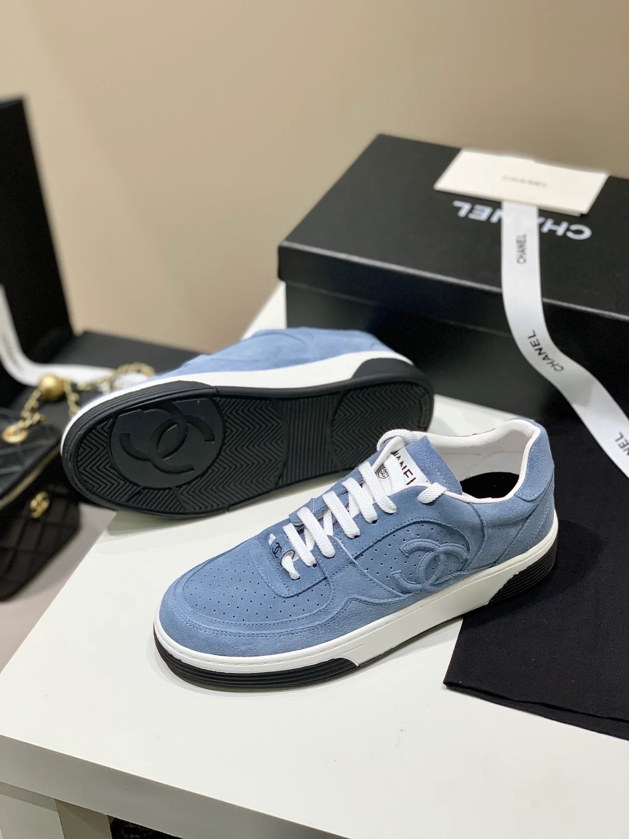 샤넬 cc로고 포스 스니커즈 블루