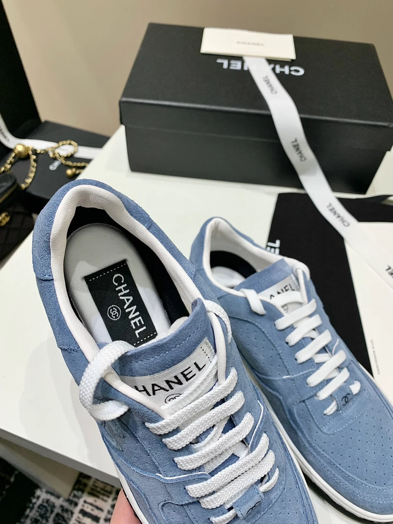 샤넬 cc로고 포스 스니커즈 블루