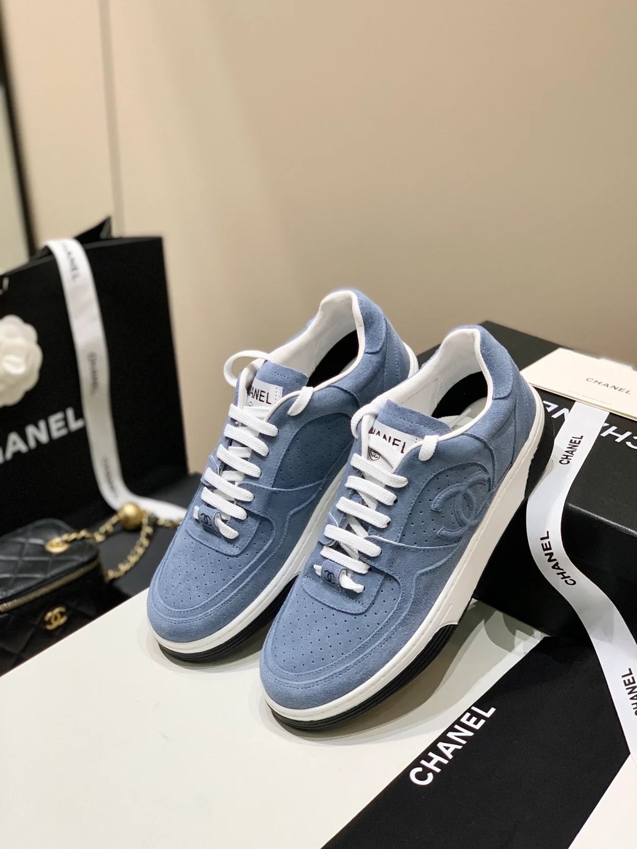샤넬 cc로고 포스 스니커즈 블루