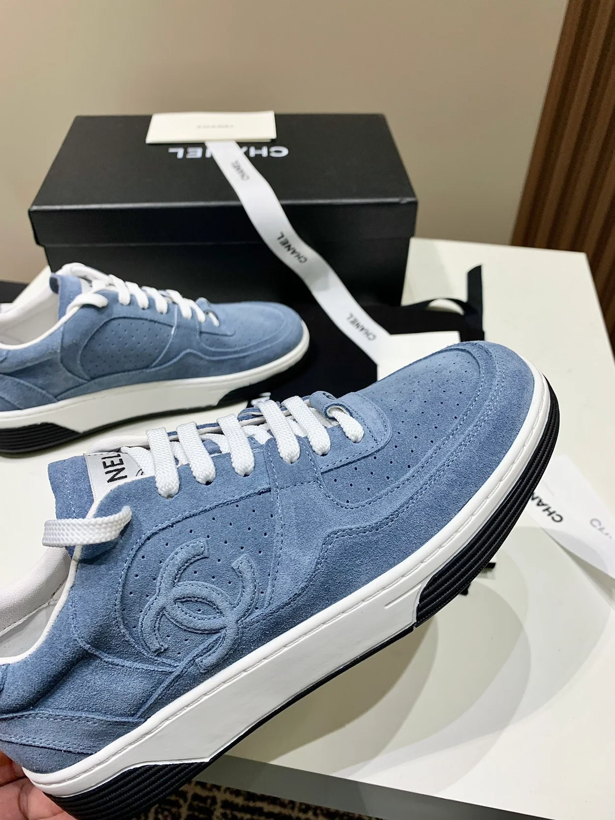 샤넬 cc로고 포스 스니커즈 블루