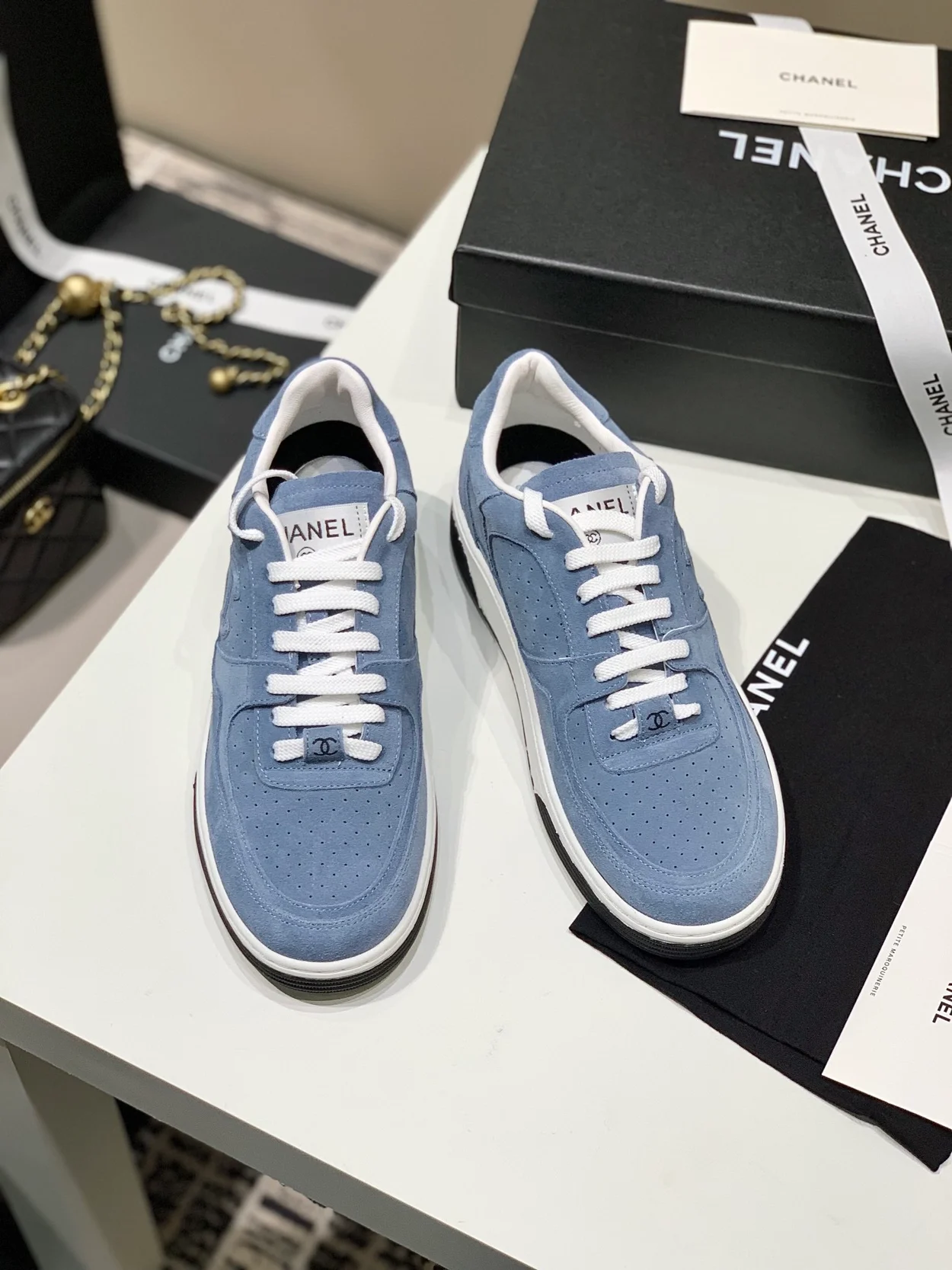 샤넬 cc로고 포스 스니커즈 블루