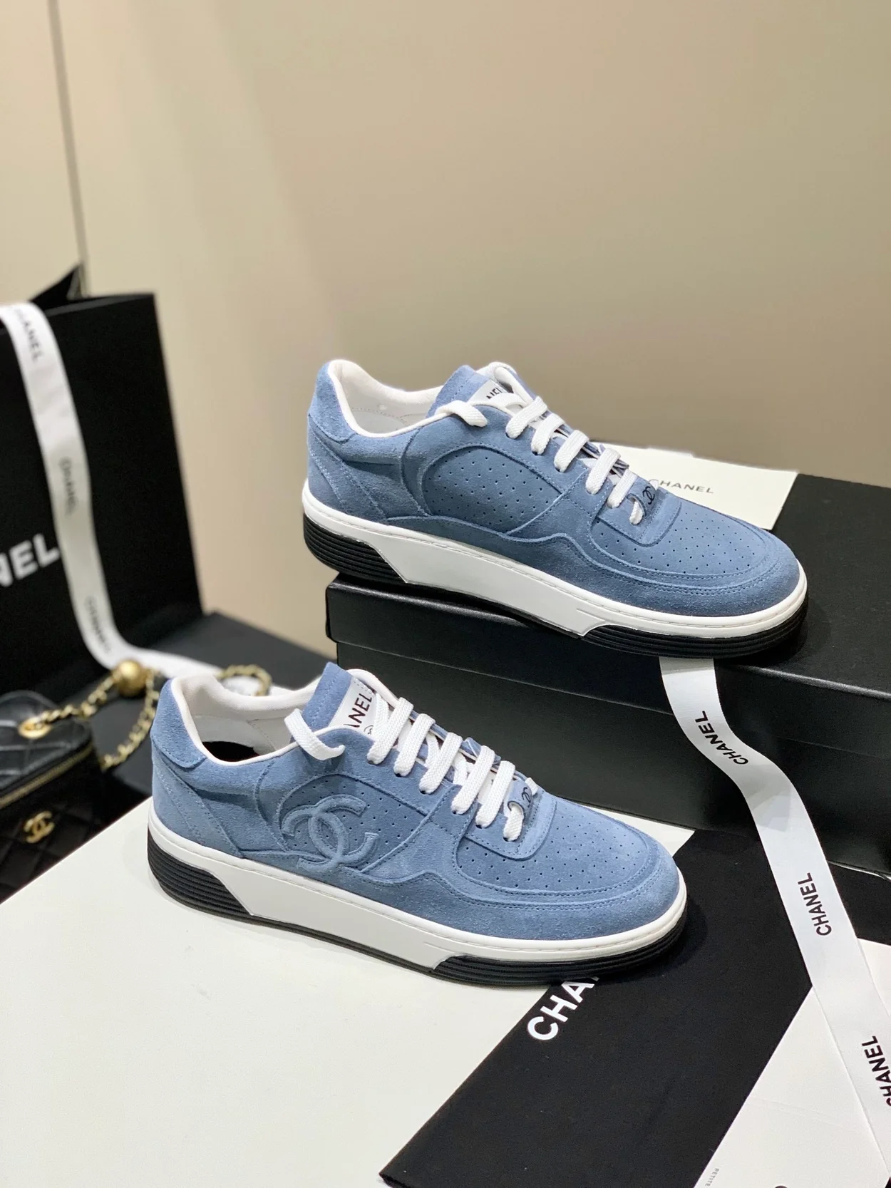 샤넬 cc로고 포스 스니커즈 블루