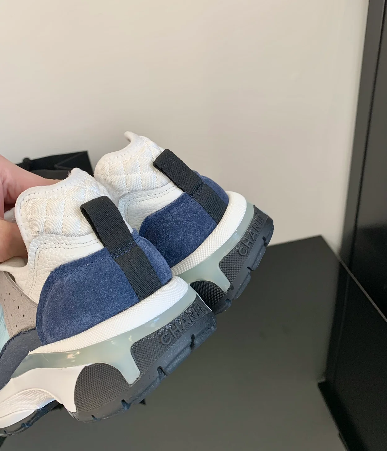 샤넬 패브릭 스웨이드 메쉬 cc 스니커즈