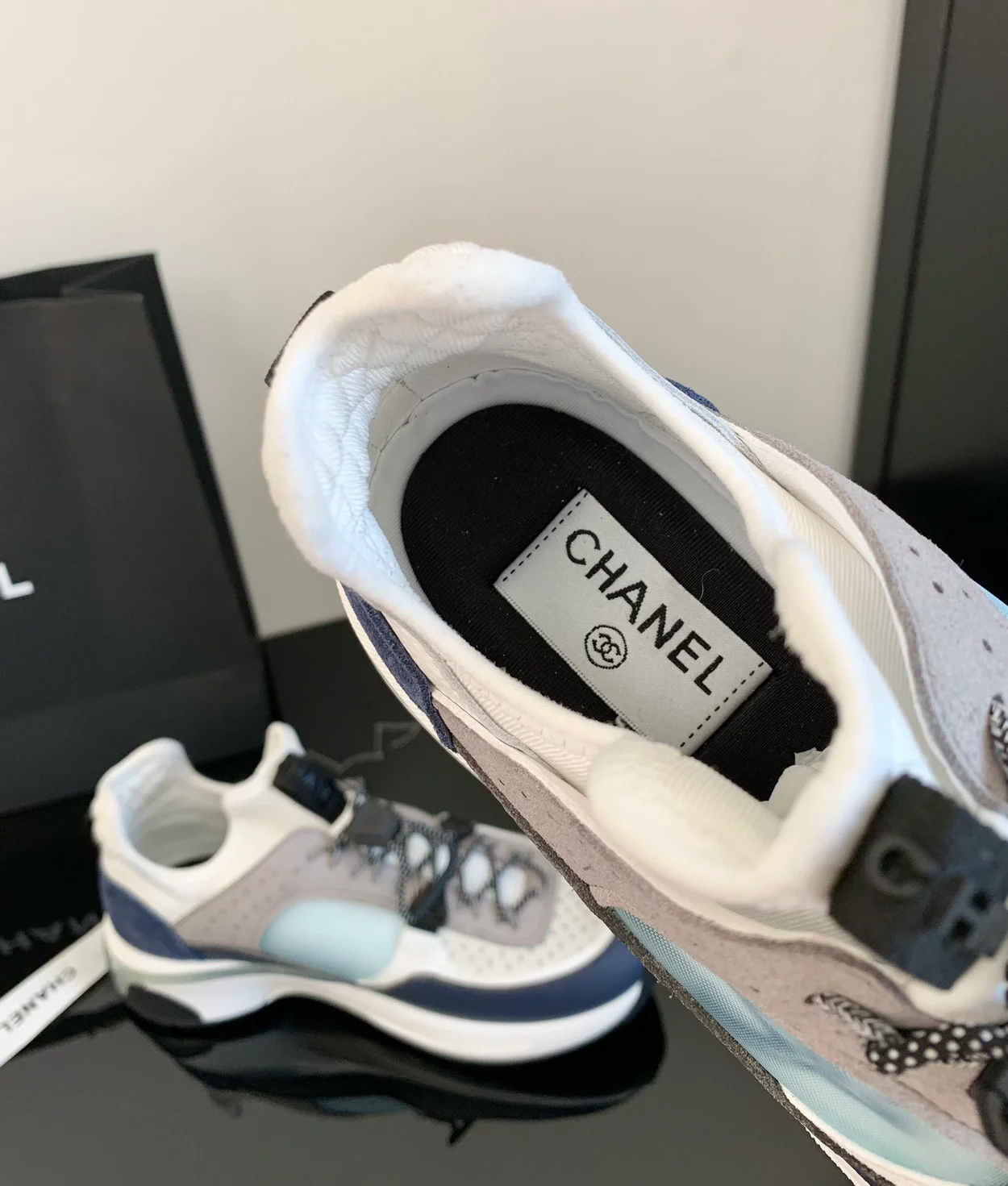 샤넬 패브릭 스웨이드 메쉬 cc 스니커즈