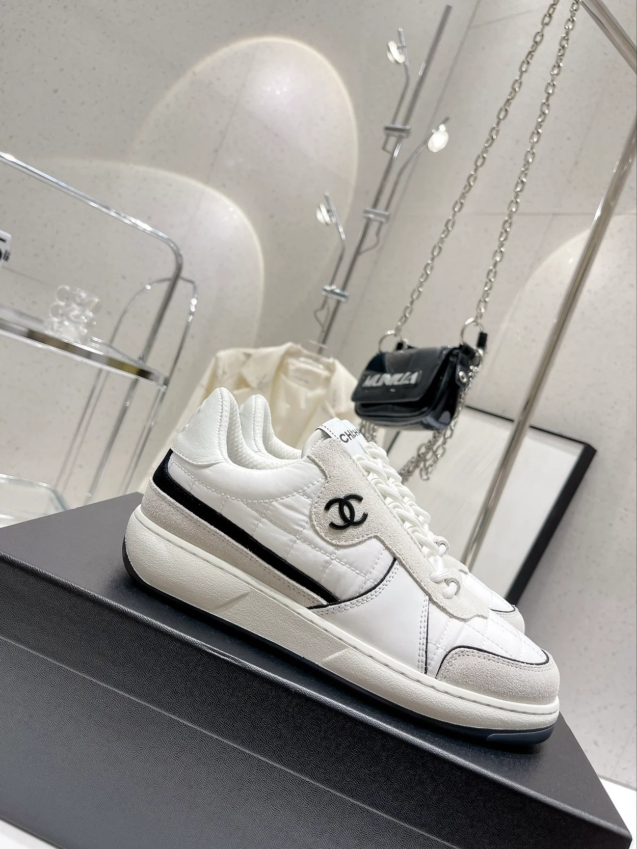 샤넬 스니커즈 패브릭 스웨이드 카프스킨