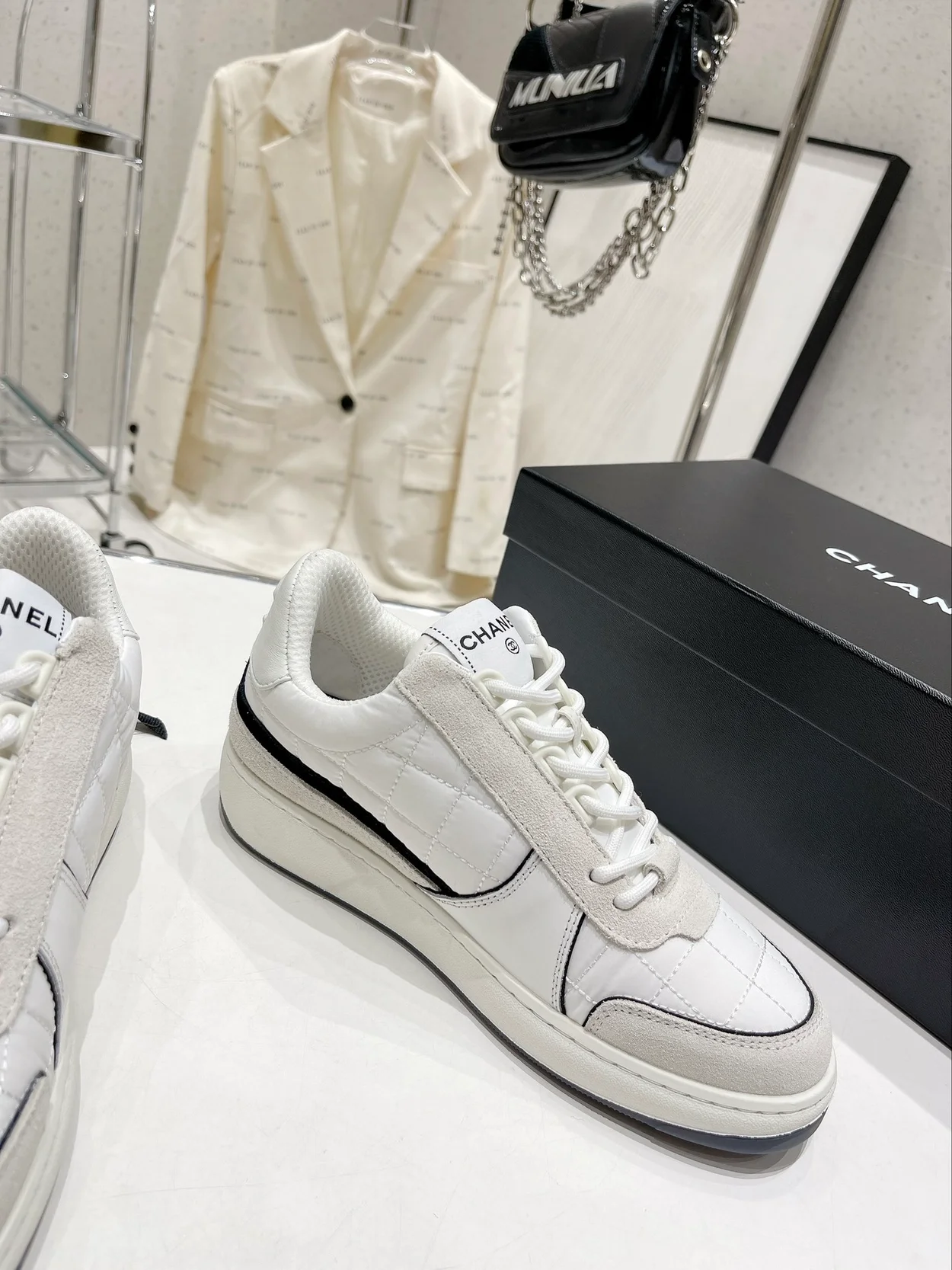 샤넬 스니커즈 패브릭 스웨이드 카프스킨