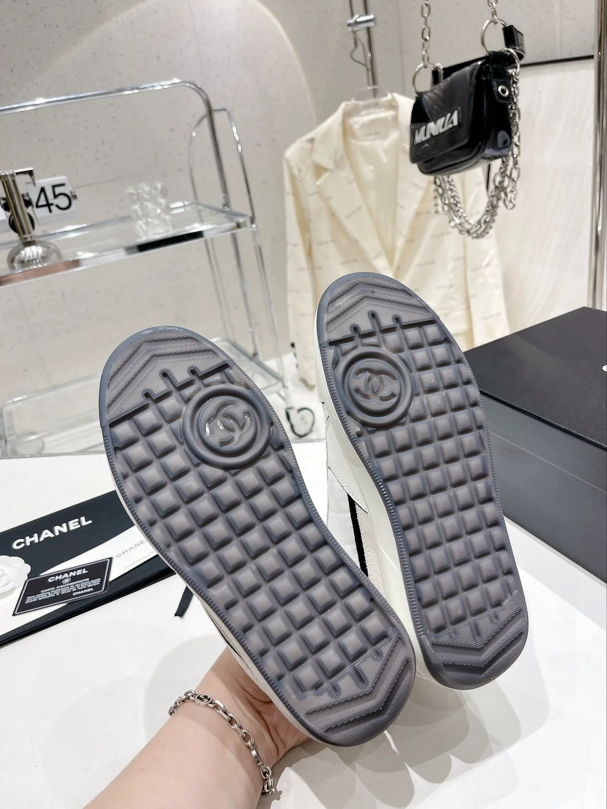 샤넬 스니커즈 패브릭 스웨이드 카프스킨