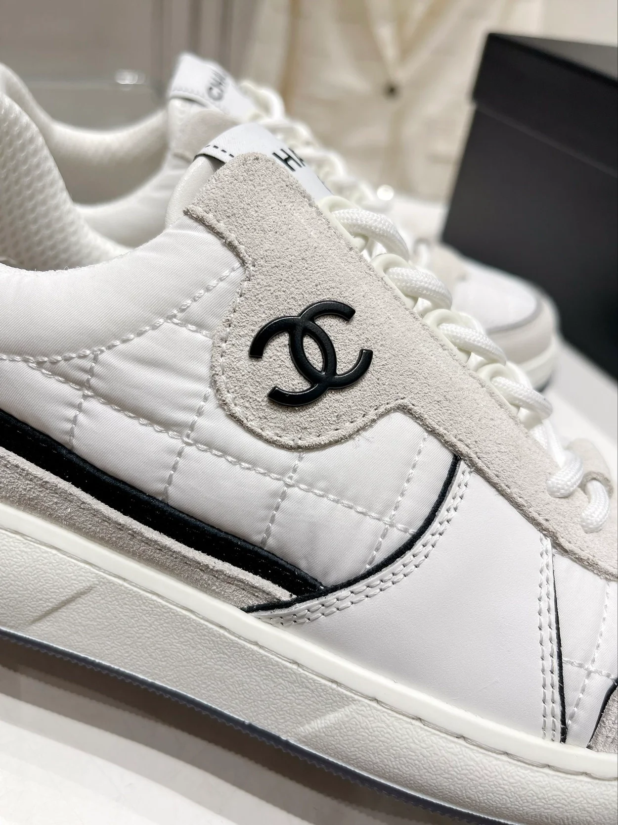 샤넬 스니커즈 패브릭 스웨이드 카프스킨