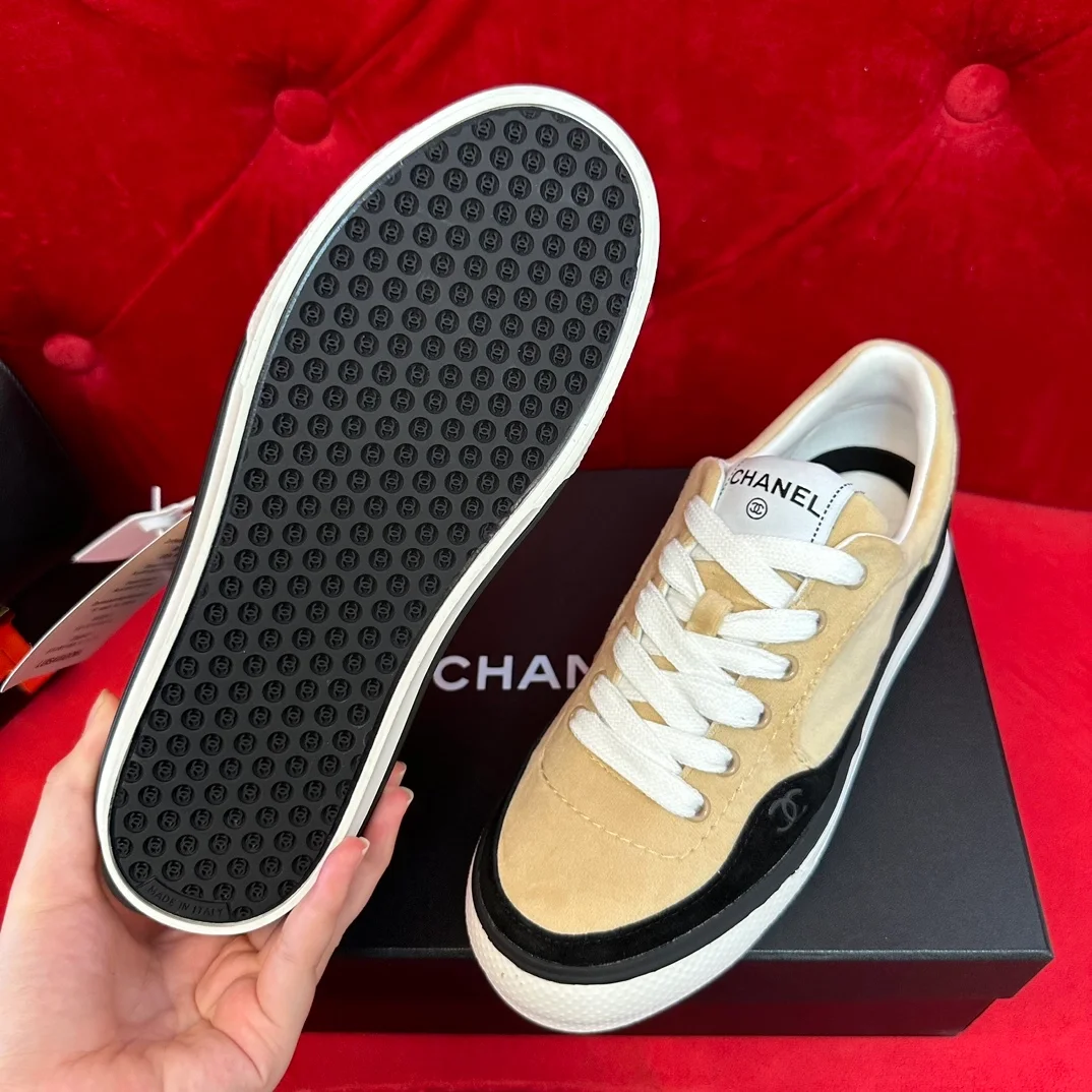 샤넬 벨벳 스웨이드 카프스킨 스니커즈