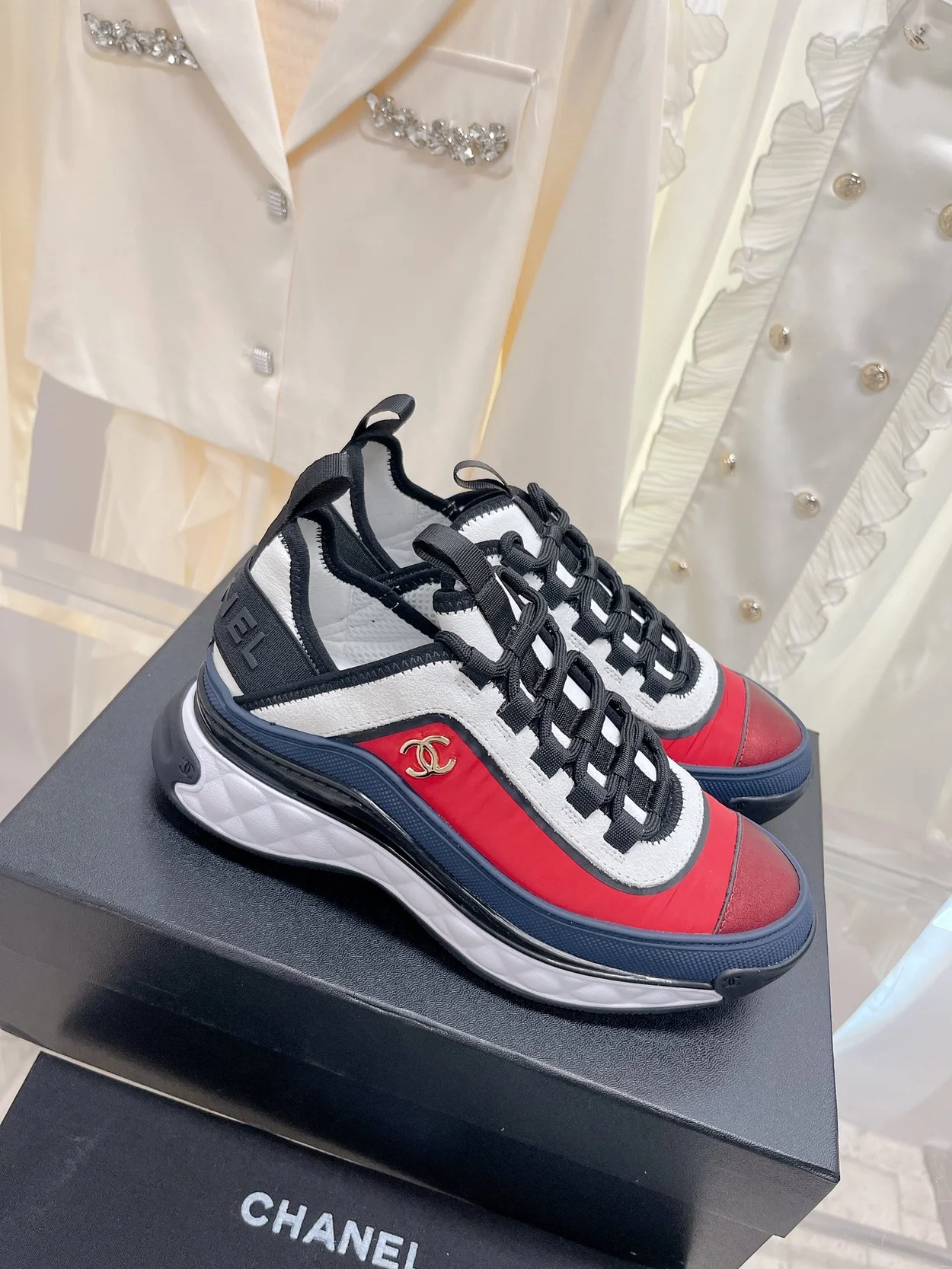 샤넬 믹스드파이버 스니커즈 다크 레드