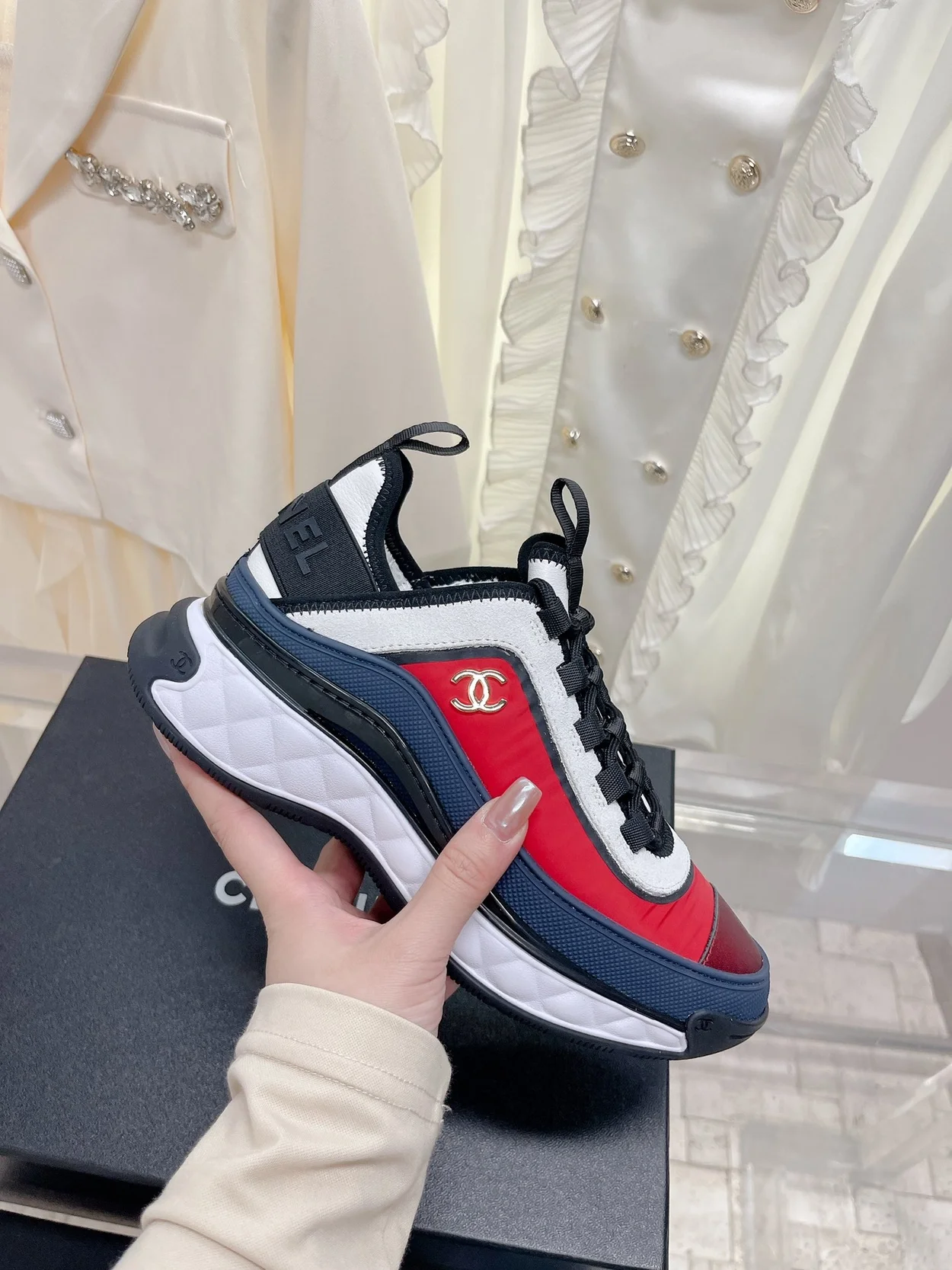 샤넬 믹스드파이버 스니커즈 다크 레드