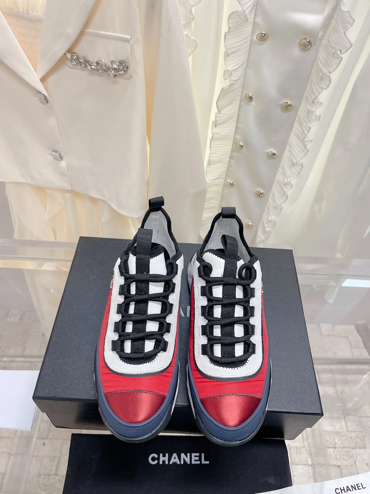 샤넬 믹스드파이버 스니커즈 다크 레드