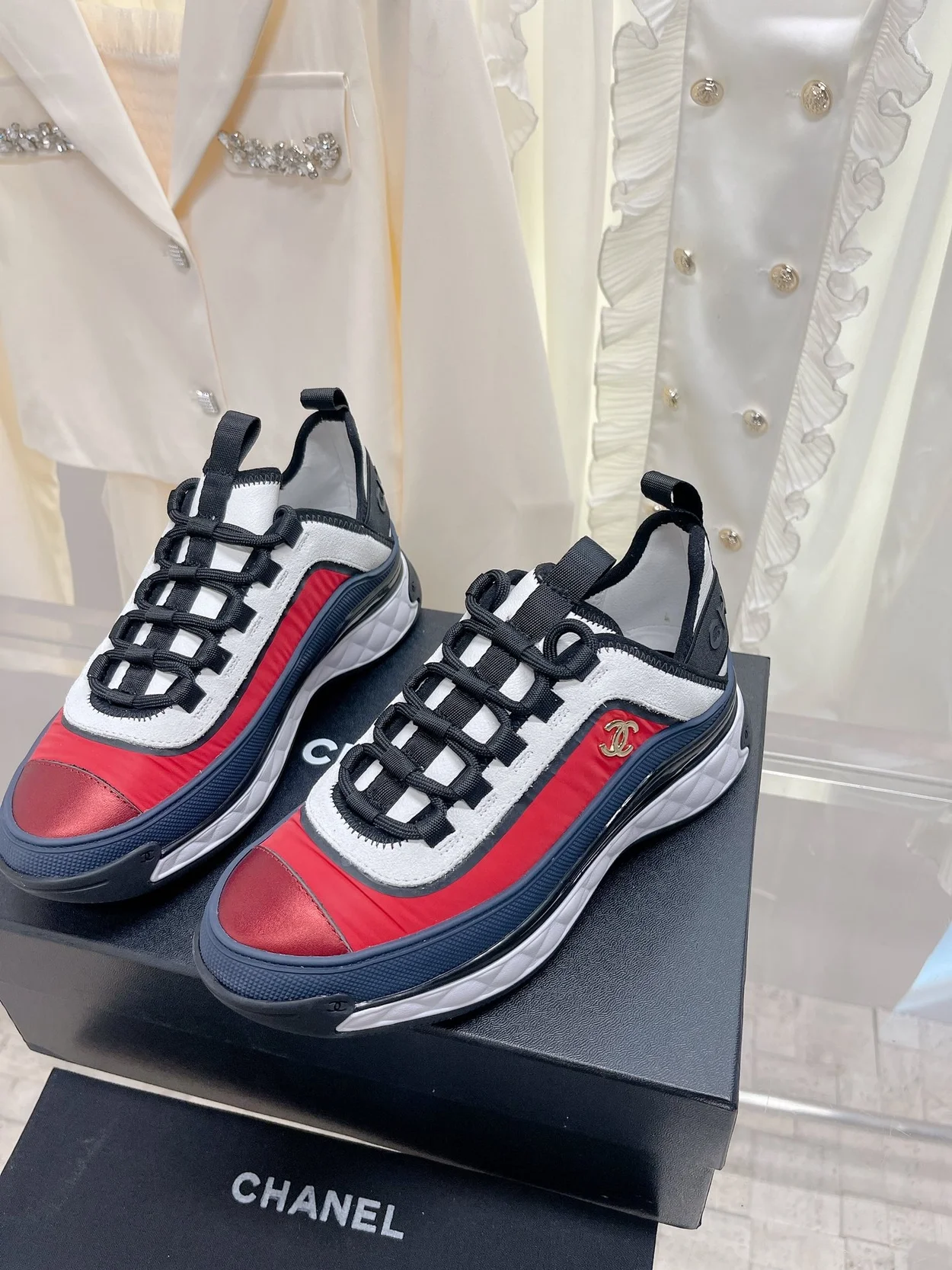 샤넬 믹스드파이버 스니커즈 다크 레드