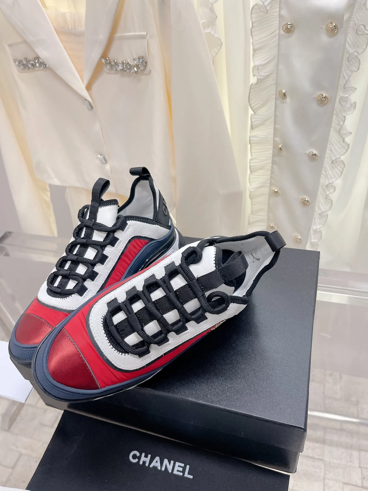 샤넬 믹스드파이버 스니커즈 다크 레드