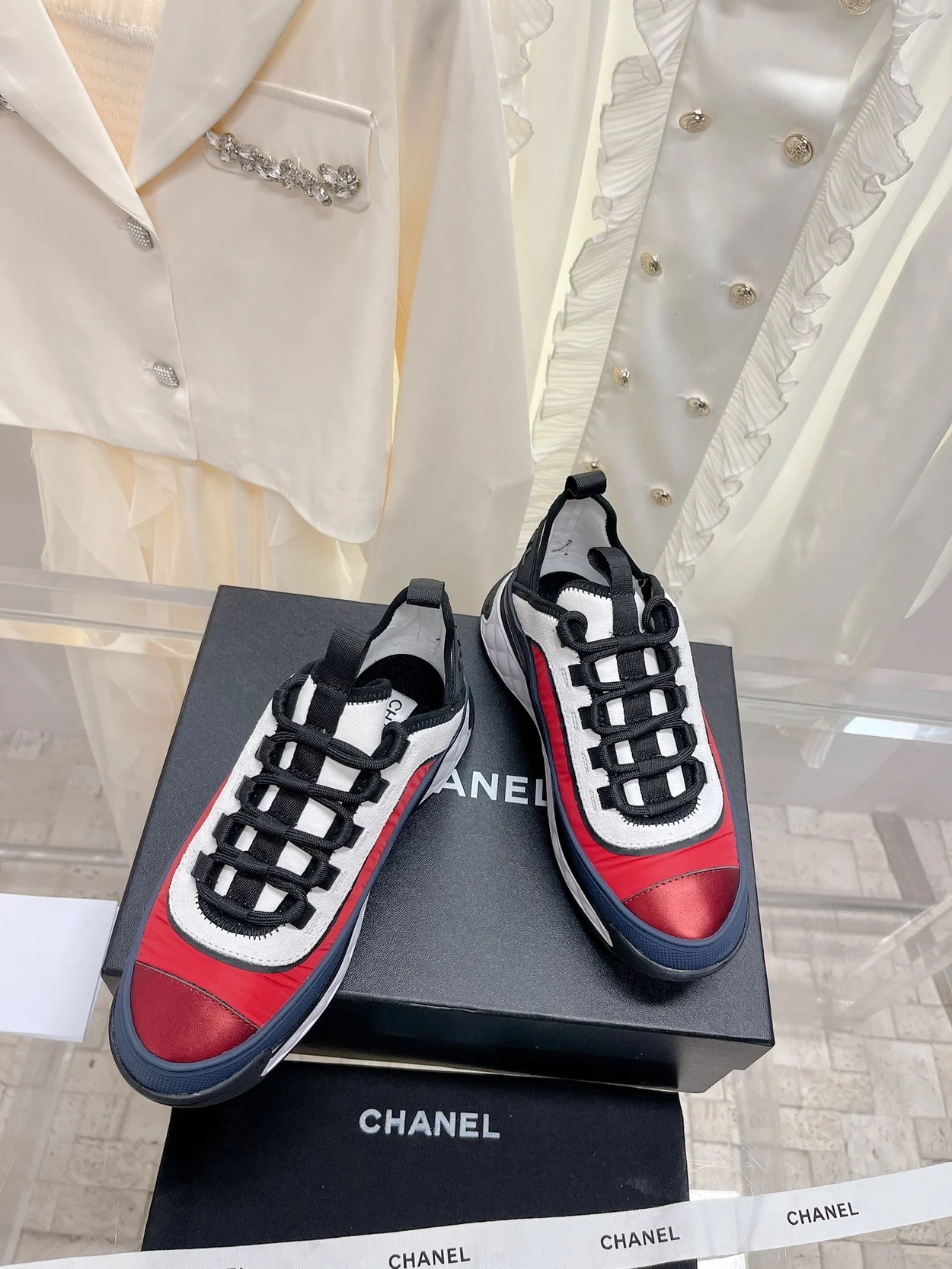 샤넬 믹스드파이버 스니커즈 다크 레드