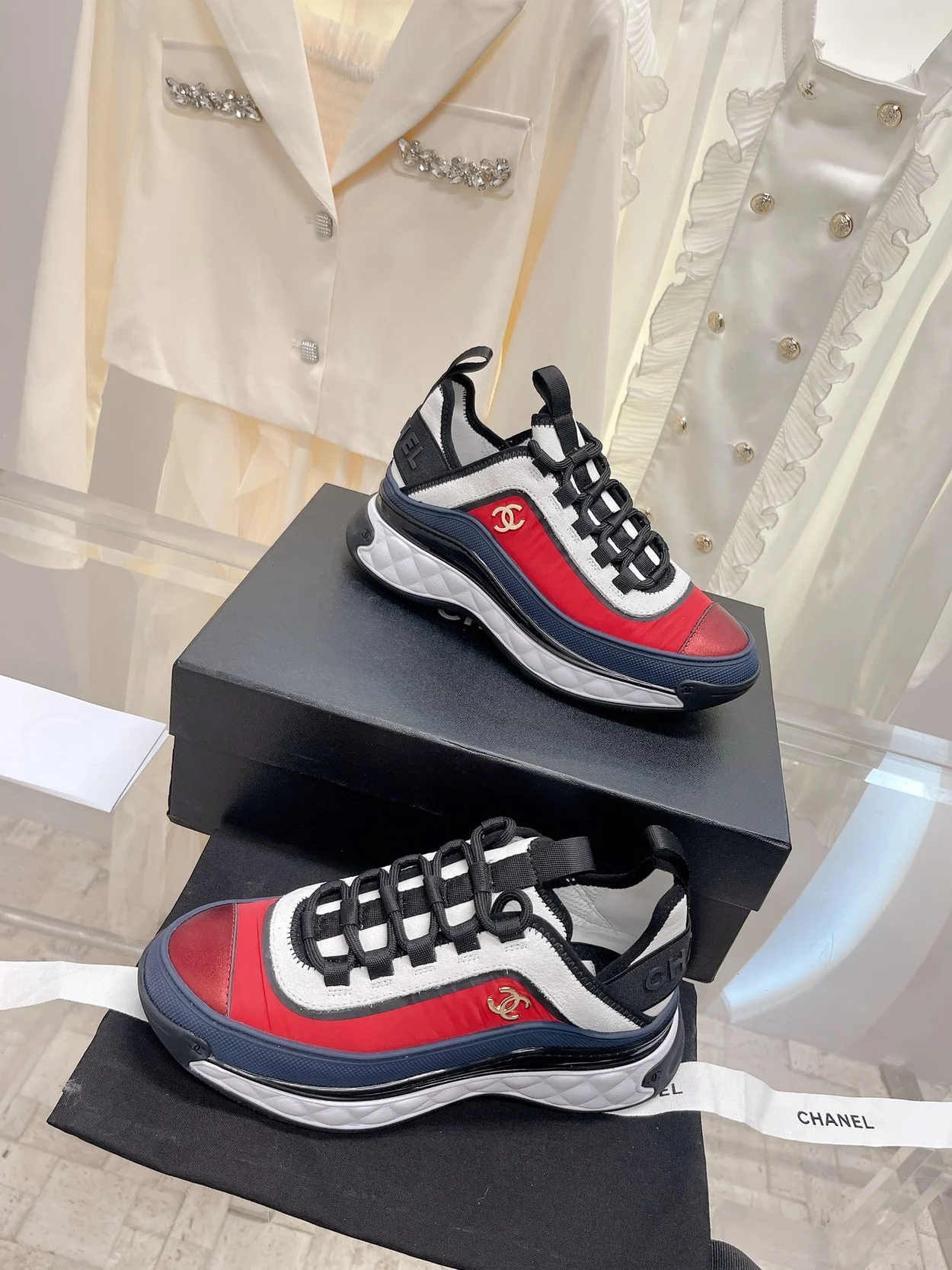 샤넬 믹스드파이버 스니커즈 다크 레드