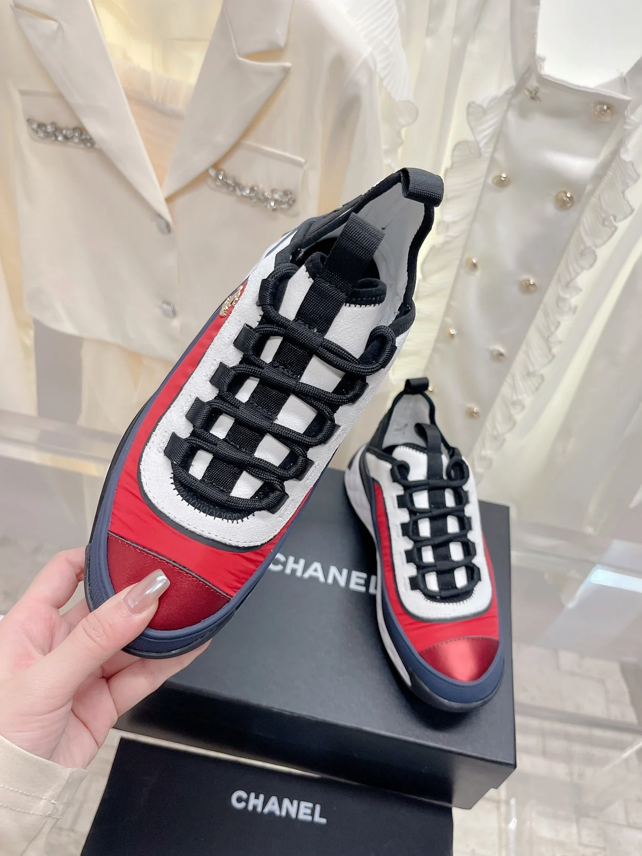 샤넬 믹스드파이버 스니커즈 다크 레드