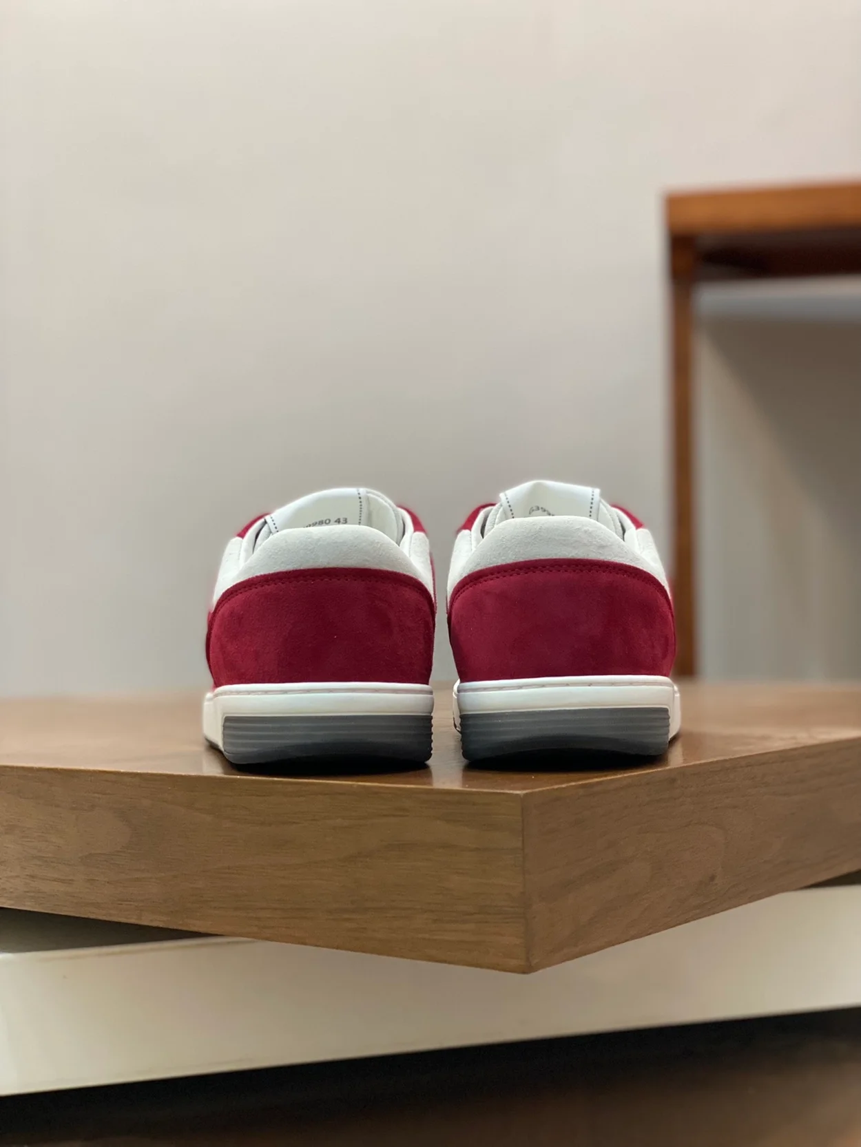 샤넬 CC 로고 레드 스웨이드 스니커즈