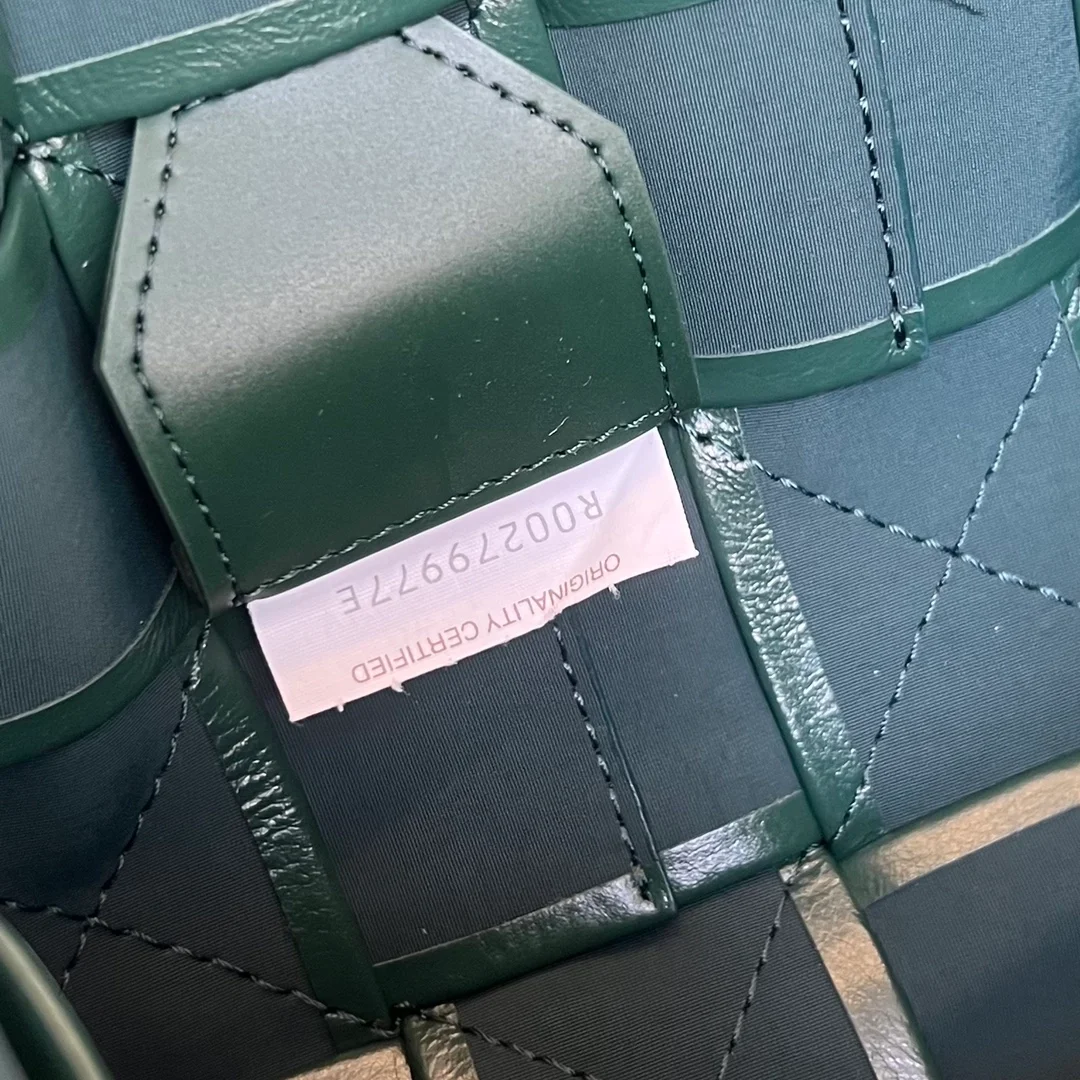 보테가 베네타 맥시 인트레치아토 크로스백