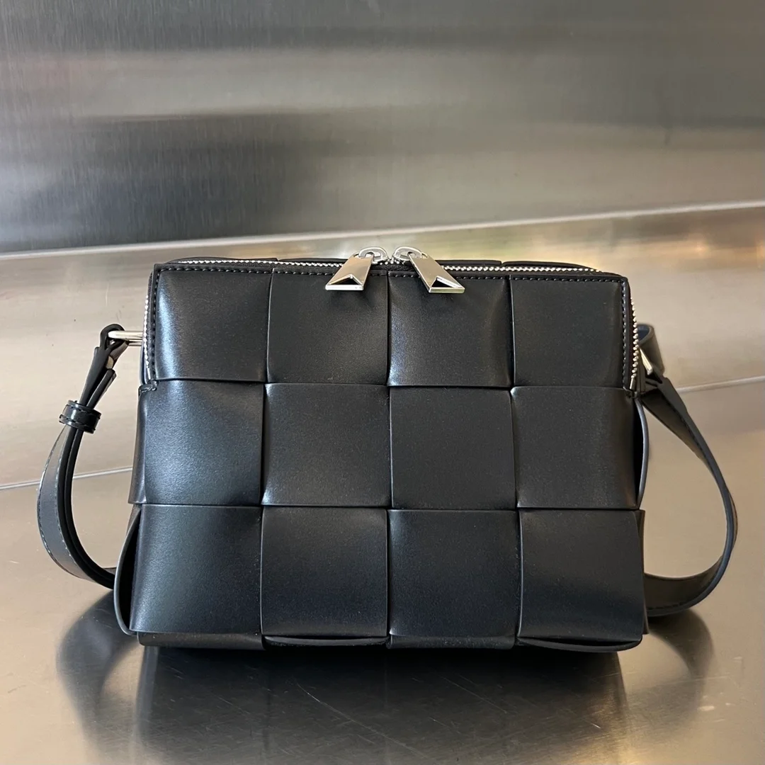 보테가 베네타 카세트 카메라백