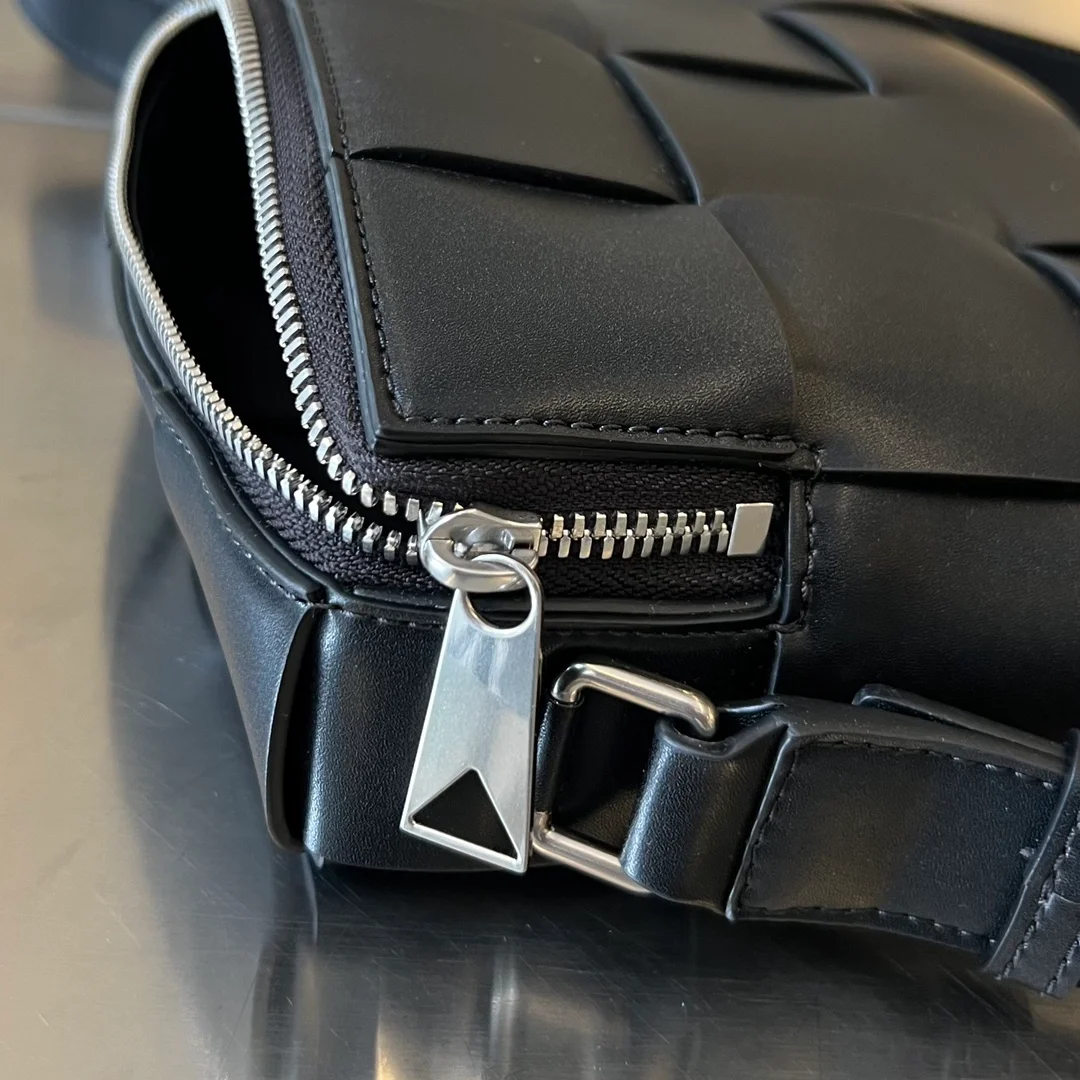 보테가 베네타 카세트 카메라백