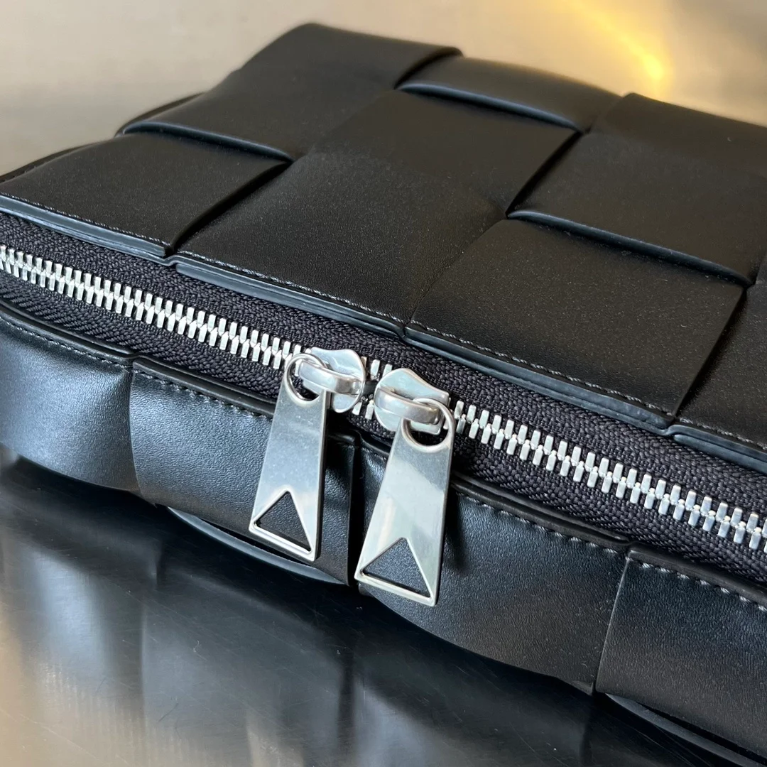 보테가 베네타 카세트 카메라백