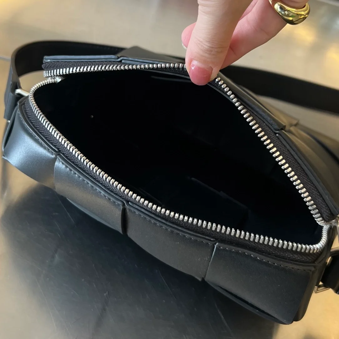 보테가 베네타 카세트 카메라백