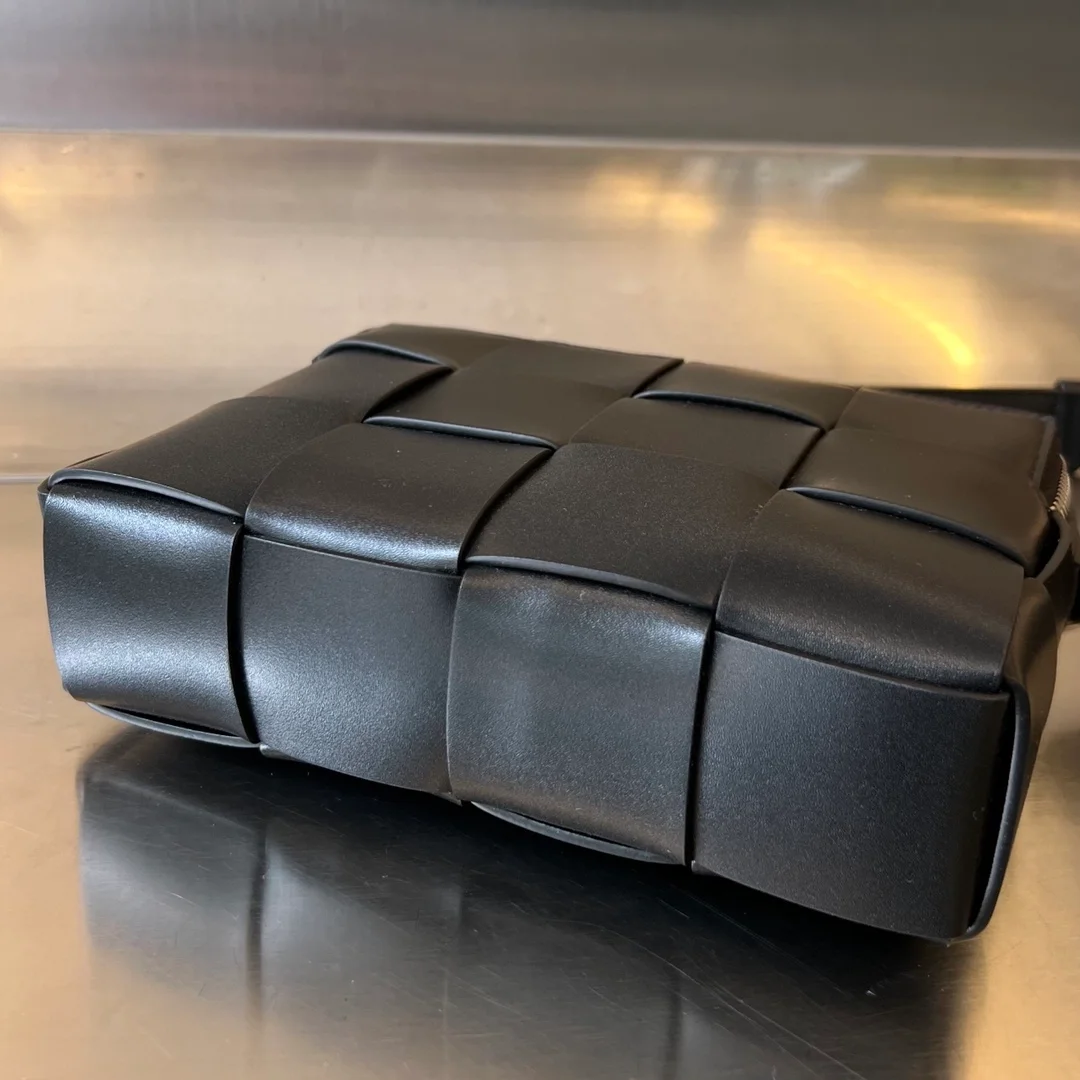 보테가 베네타 카세트 카메라백