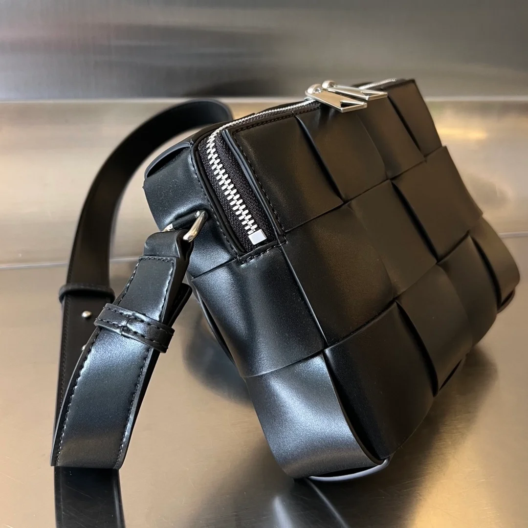 보테가 베네타 카세트 카메라백