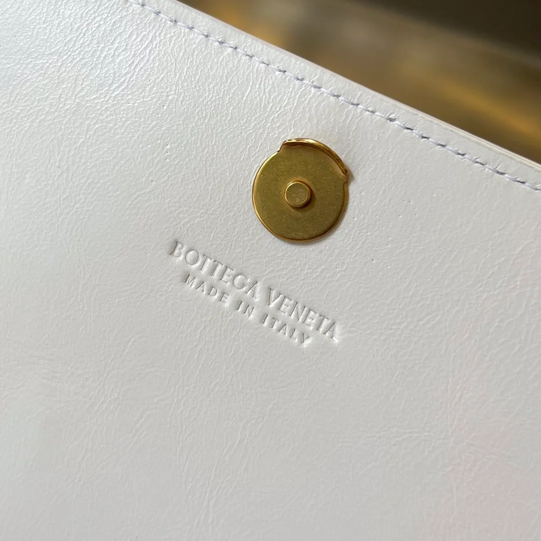 보테가 베네타 화이트 카세트 미니 크로스백